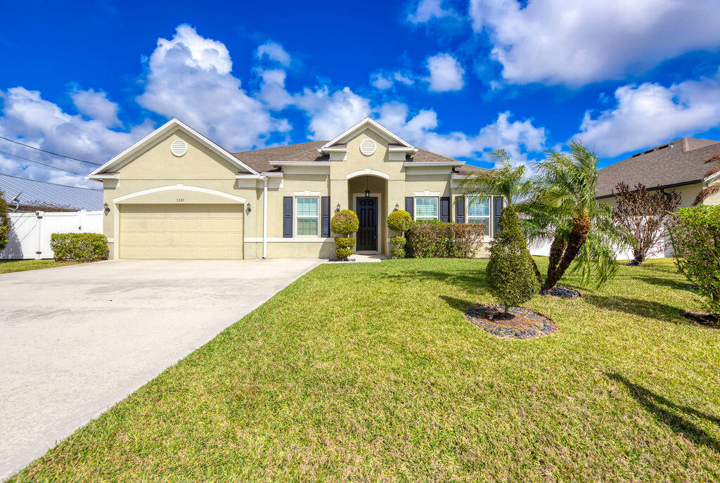 Foto de propiedad en 5285 NW South Delwood Drive, Port St. Lucie, FL 34986 Port St. Lucie con MLS# 