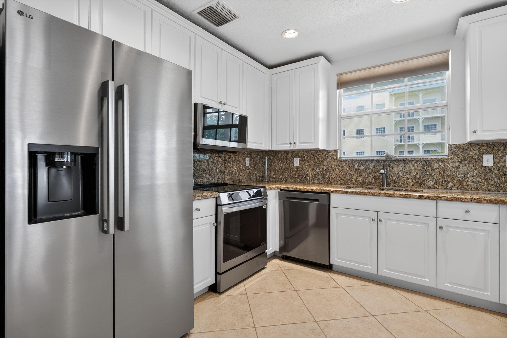Foto de propiedad en 800 Juno Ocean Walk 304, Juno Beach, FL 33408 Juno Beach con MLS# 