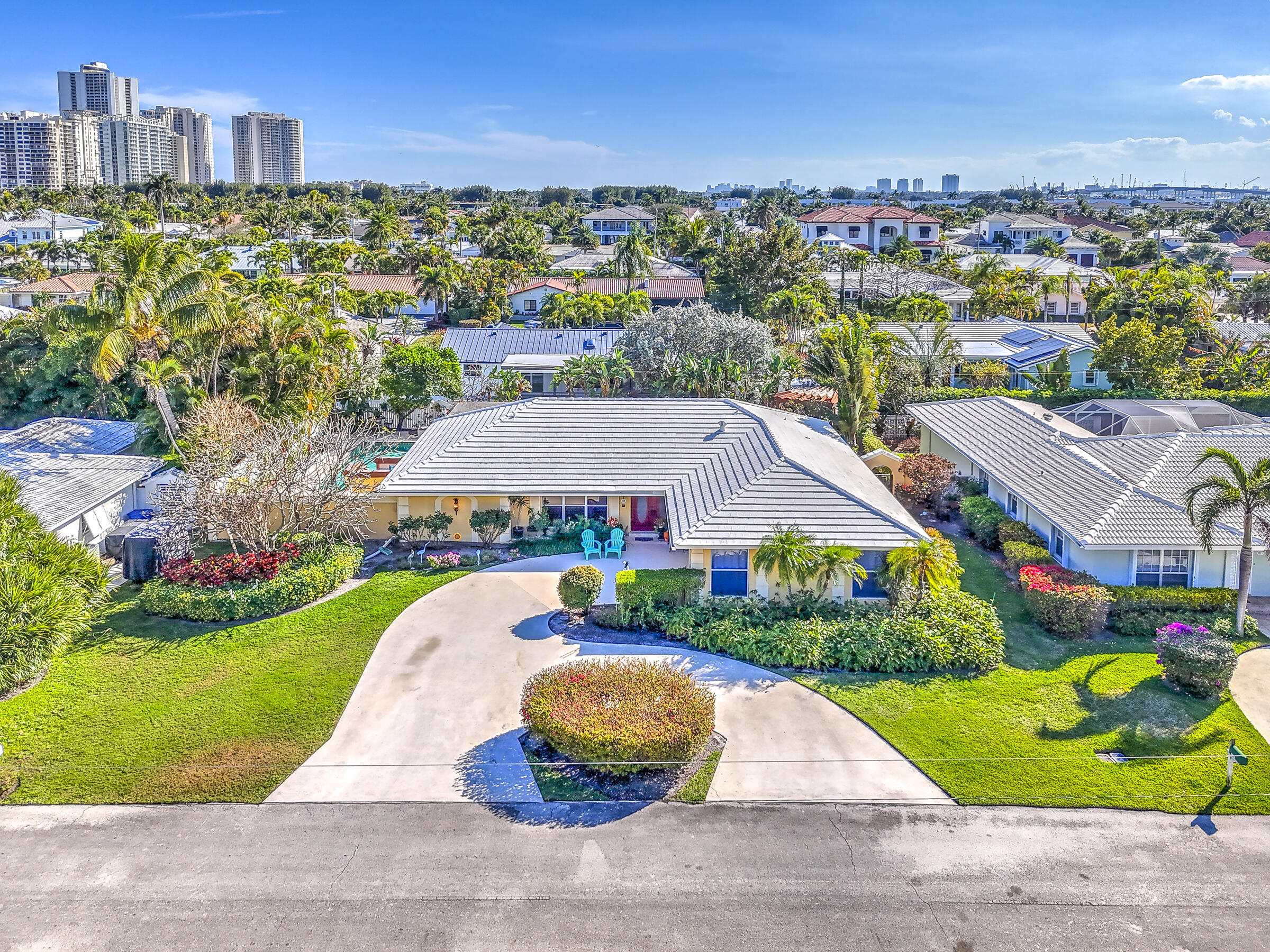 Foto de propiedad en 1191 Emerald Drive, Singer Island, FL 33404 Singer Island con MLS# 