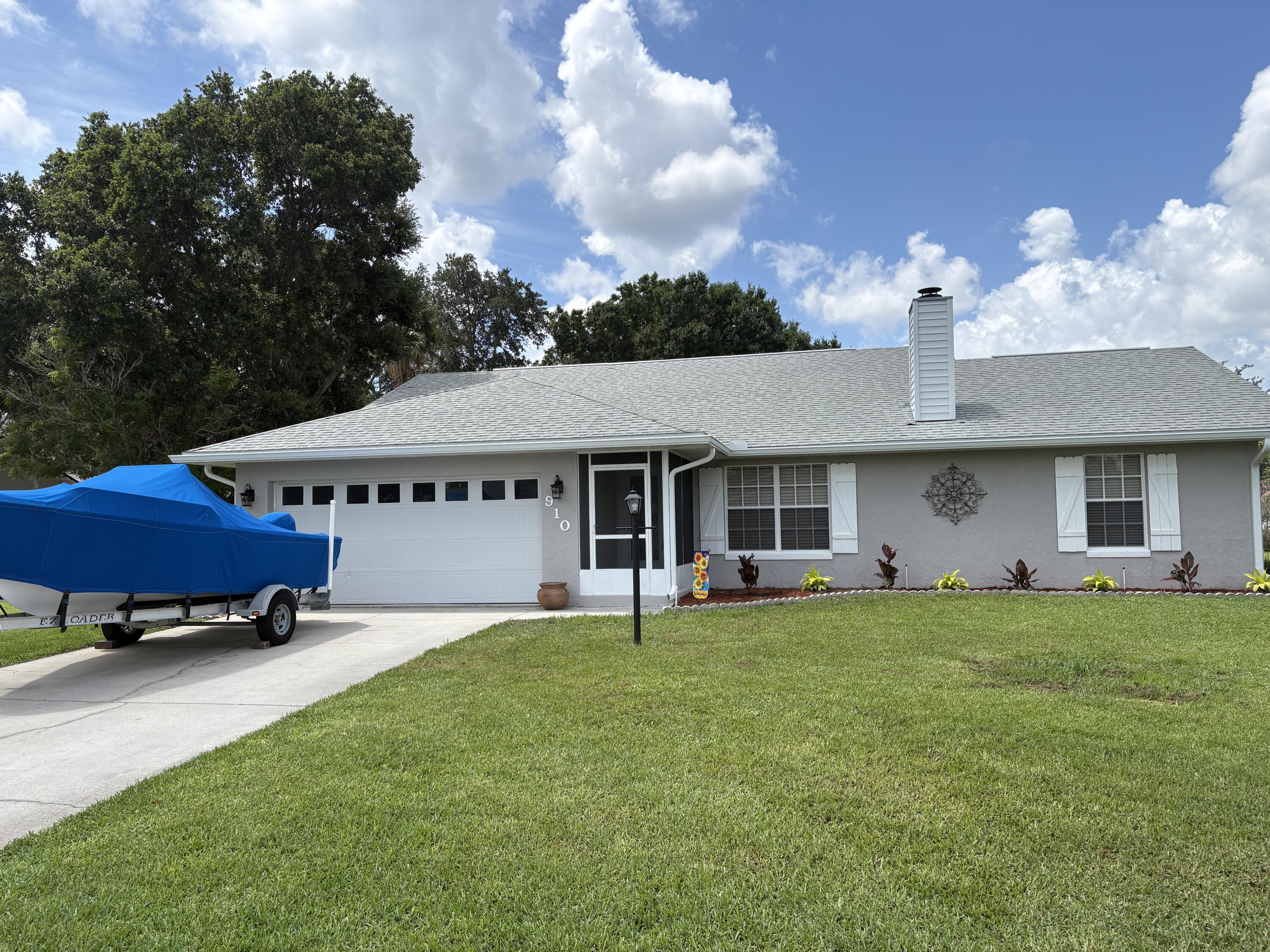 Foto de propiedad en 910 Liberty Lane, Auburndale, FL 33823 Auburndale con MLS# 