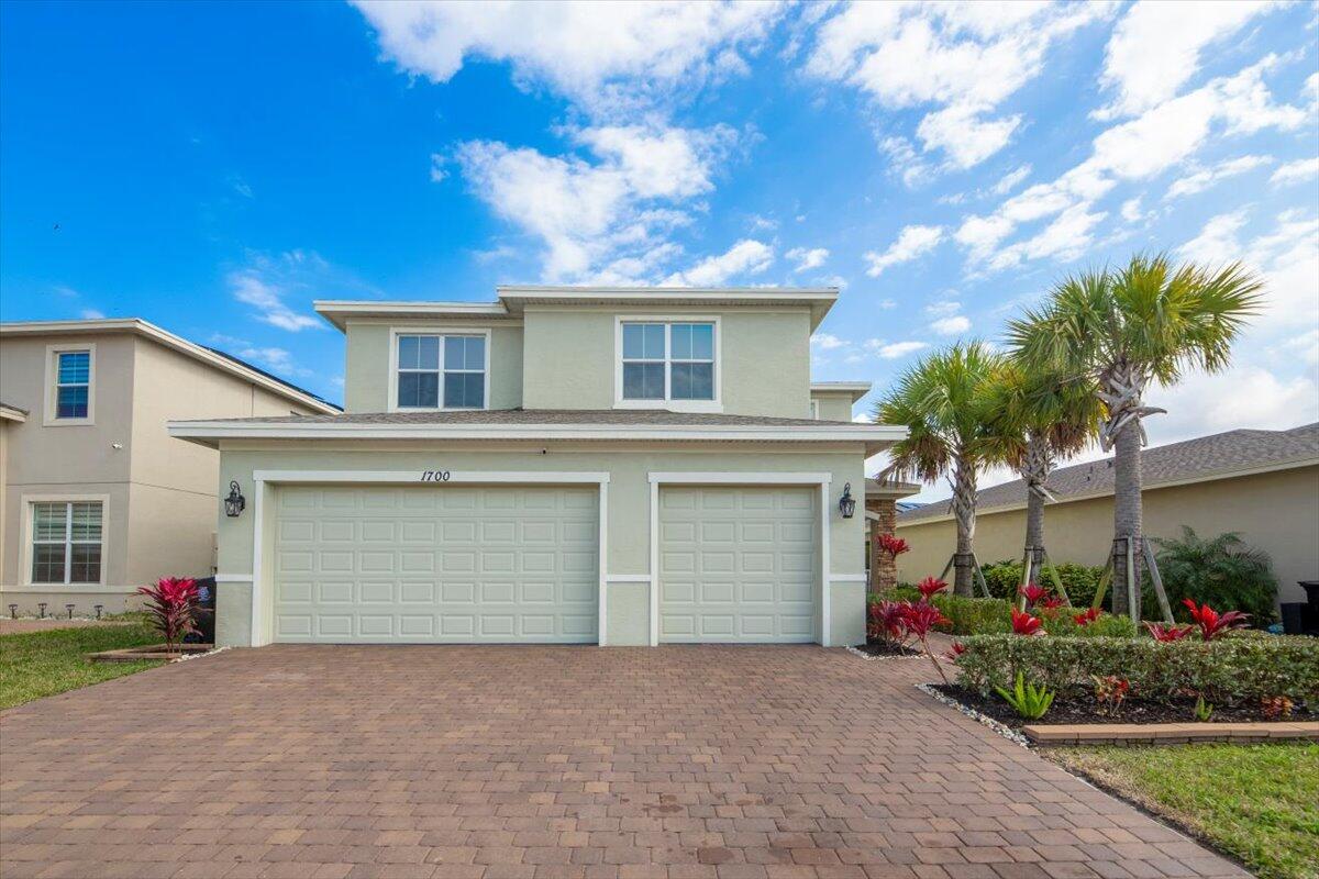 Foto de propiedad en 1700 NW Vivanco Street, Port St. Lucie, FL 34986 Port St. Lucie con MLS# 