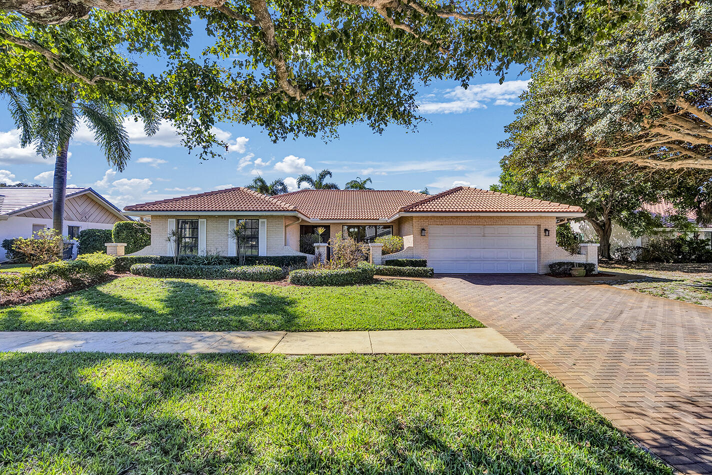 Foto de propiedad en 5362 Piping Rock Drive, Boynton Beach, FL 33437 Boynton Beach con MLS# 