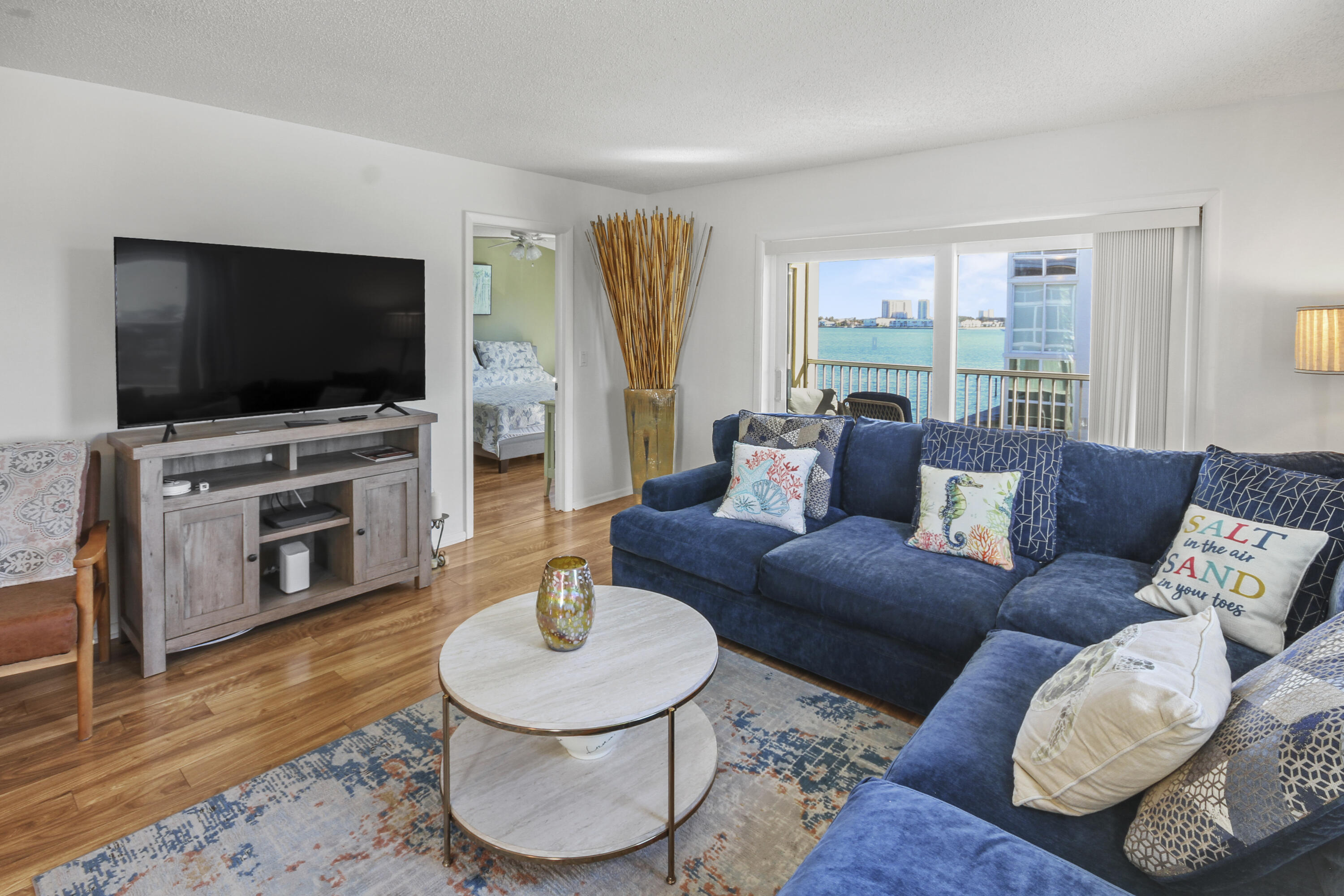 Foto de propiedad en 2936 Lake Shore Drive 310, Riviera Beach, FL 33404 Riviera Beach con MLS# 