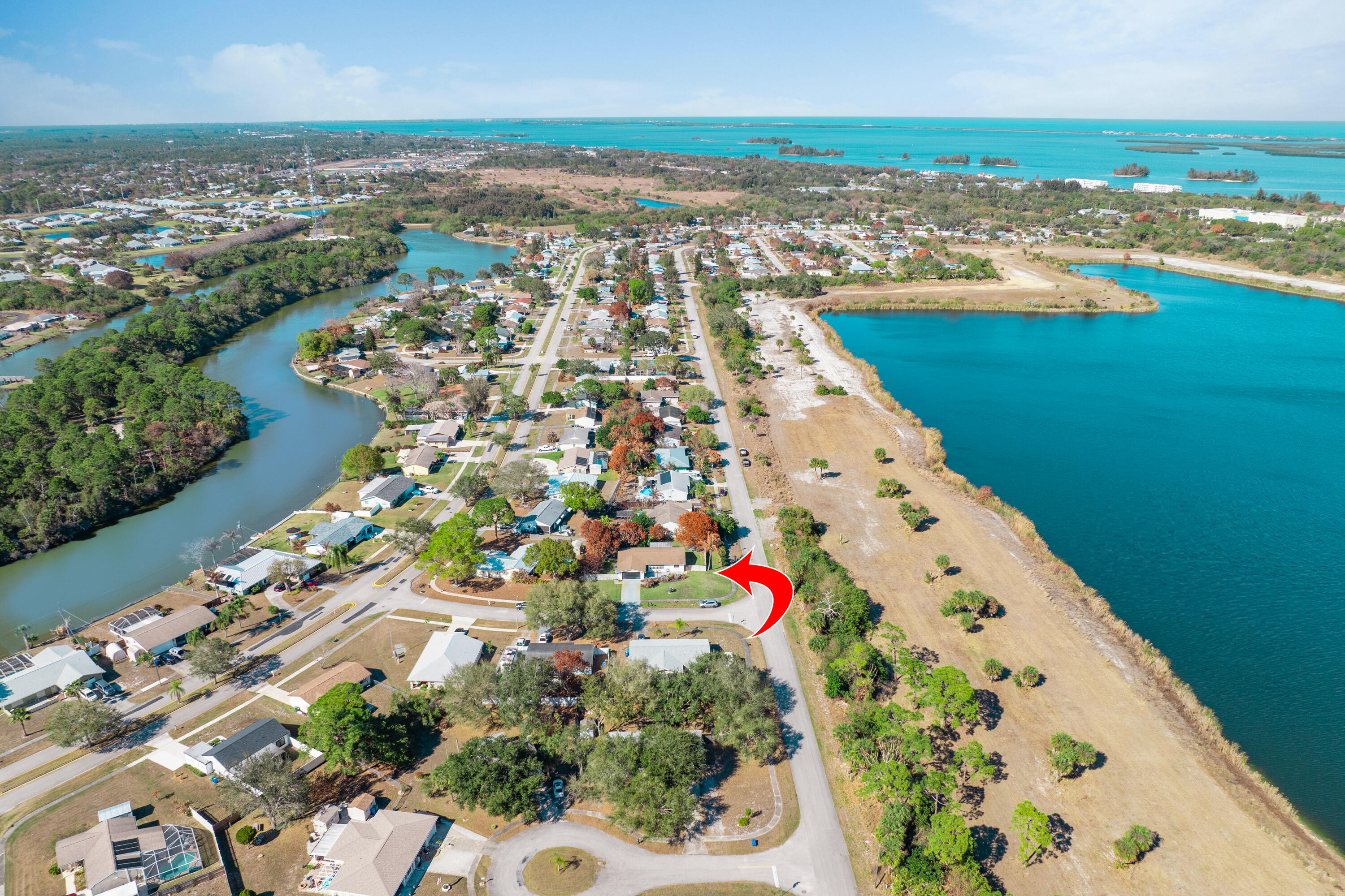 Foto de propiedad en 221 Caprol Lane, Sebastian, FL 32958 Sebastian con MLS# 