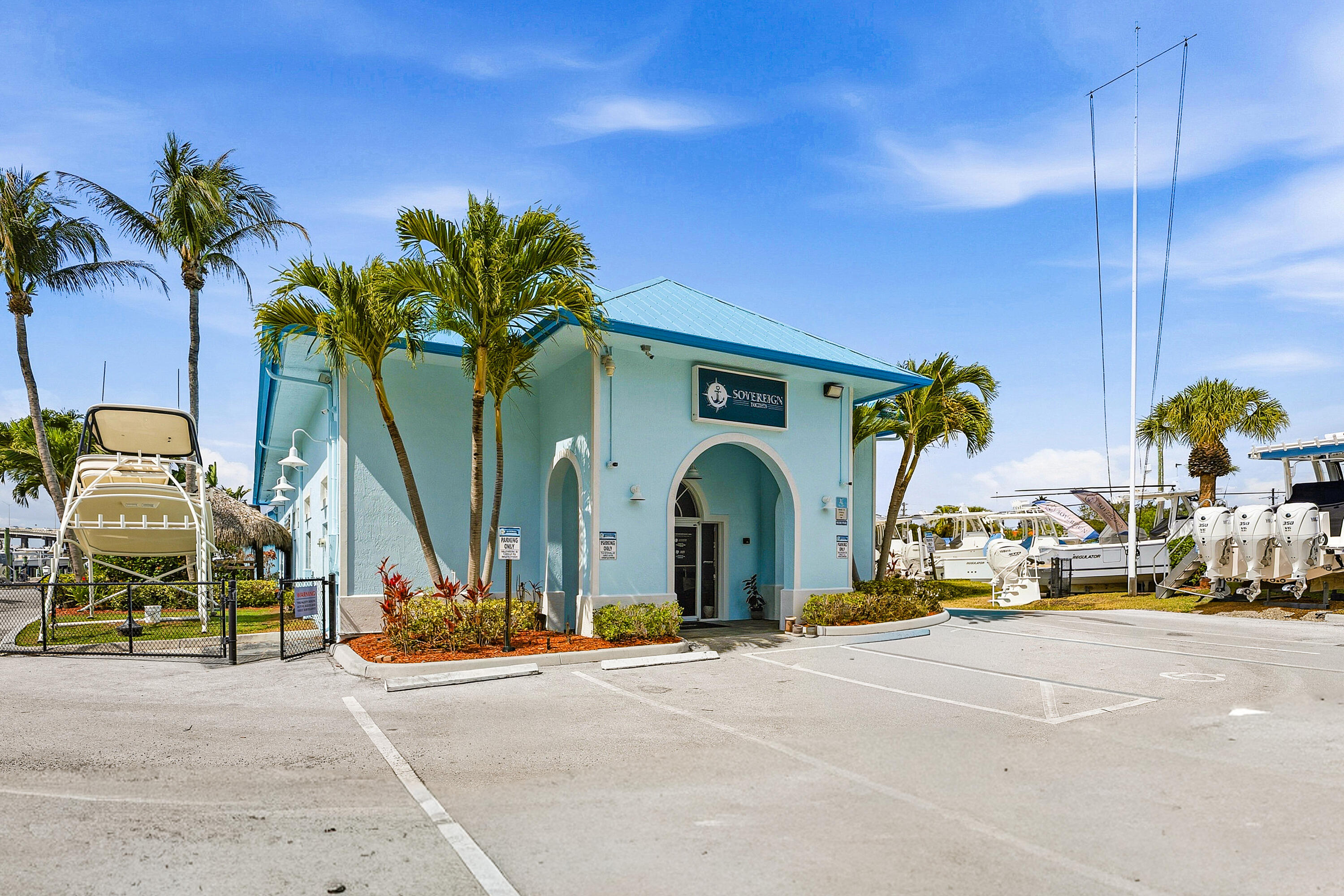 Foto de propiedad en 250 SW Monterey Road, Stuart, FL 34994 Stuart con MLS# 