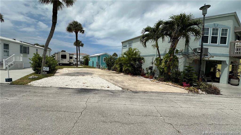 Foto de propiedad en 10725 S Ocean Drive, Jensen Beach, FL 34957 Jensen Beach con MLS# 