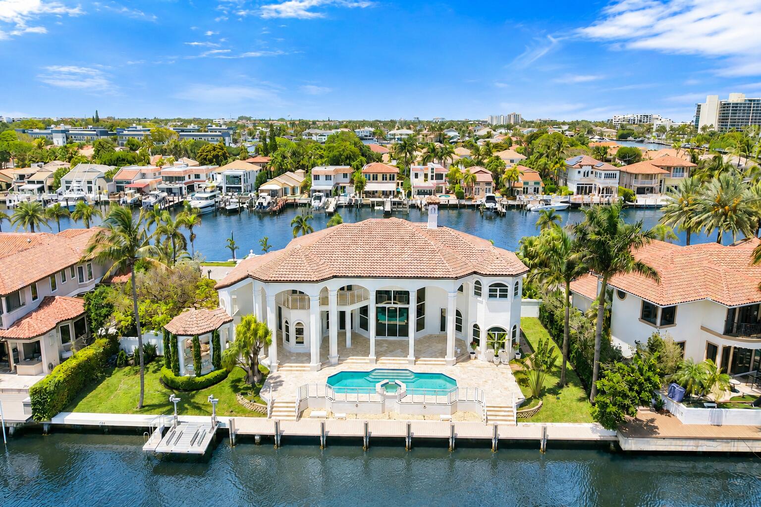 Foto de propiedad en 890 Lilac Drive, Boca Raton, FL 33487 Boca Raton con MLS# 