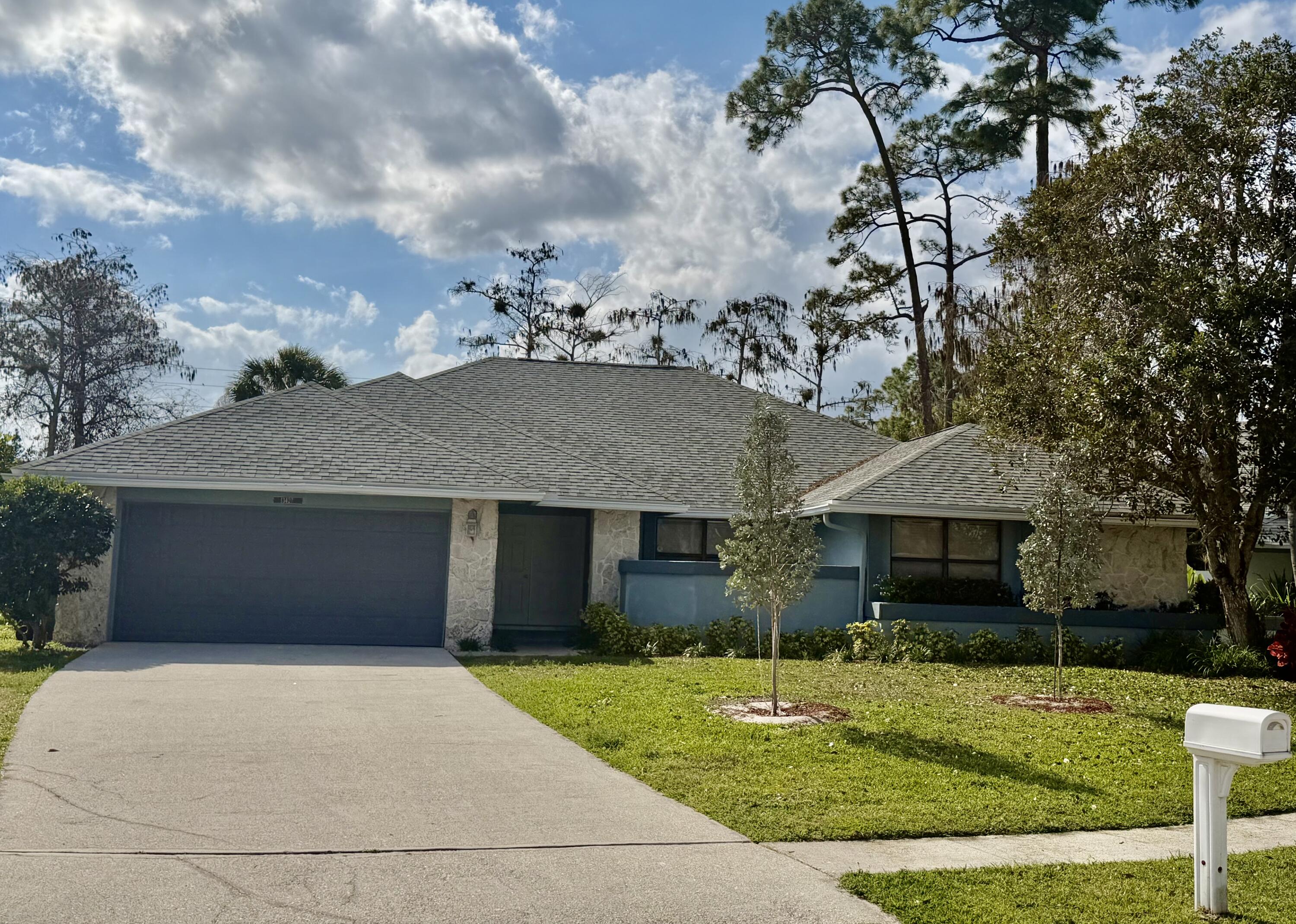 Foto de propiedad en 13427 Kingsbury Drive, Wellington, FL 33414 Wellington con MLS# 