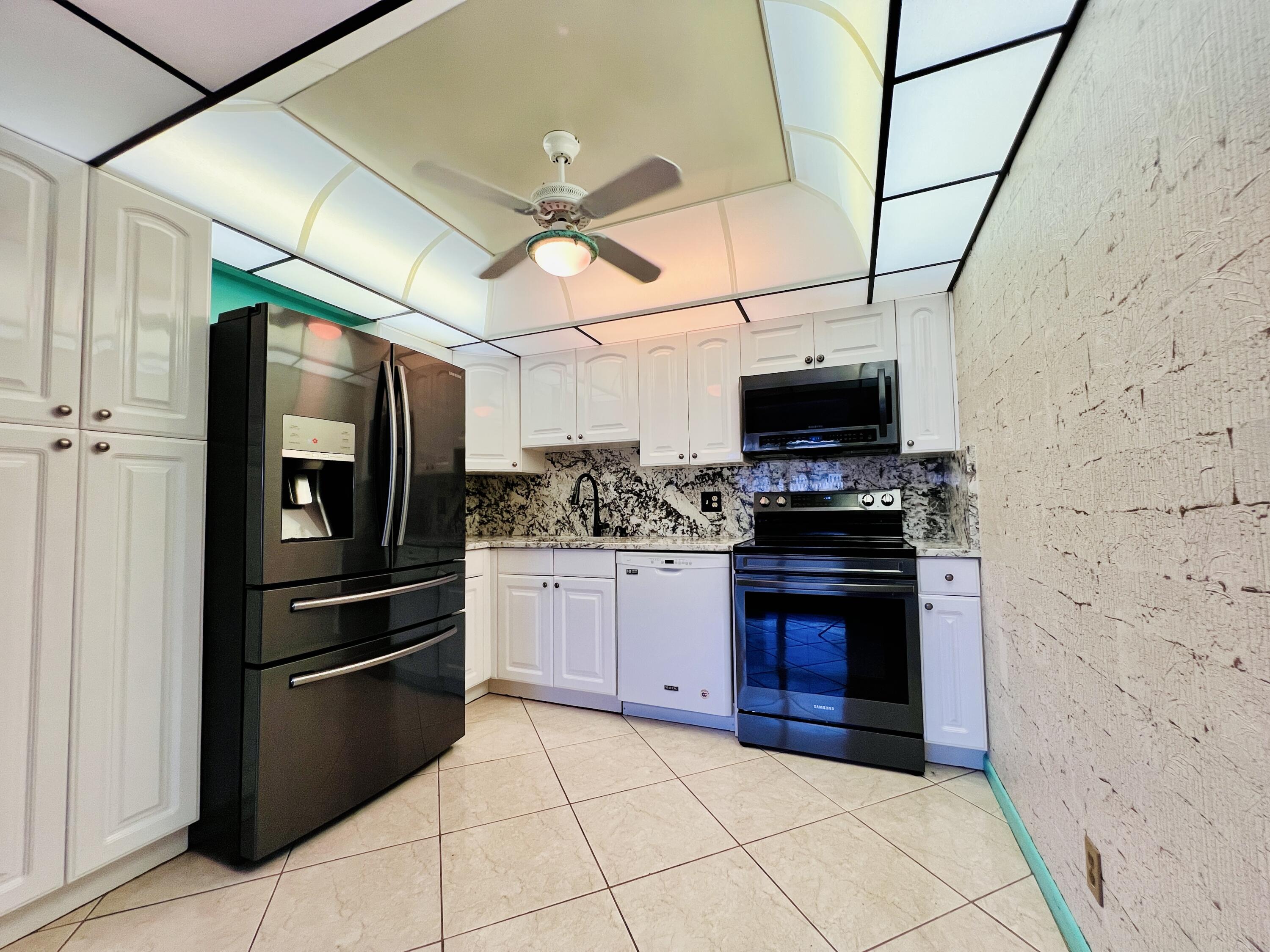 Foto de propiedad en 110 Wellington B, West Palm Beach, FL 33417 West Palm Beach con MLS# 