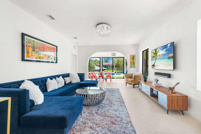 Foto de propiedad en 7820 Hawthorne Avenue, Miami Beach, FL 33141 Miami Beach con MLS# 