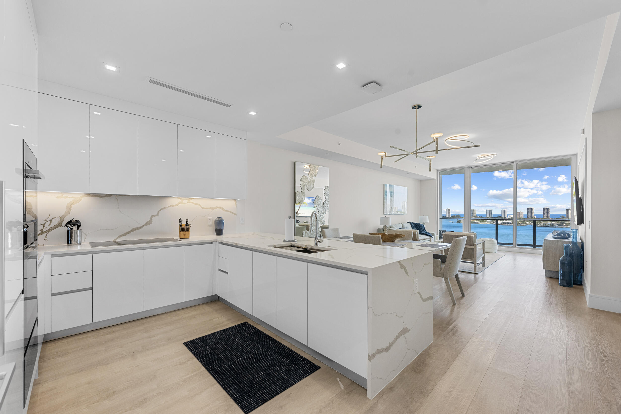 Foto de propiedad en 220 Lake Shore Drive 1410, Lake Park, FL 33403 Lake Park con MLS# 