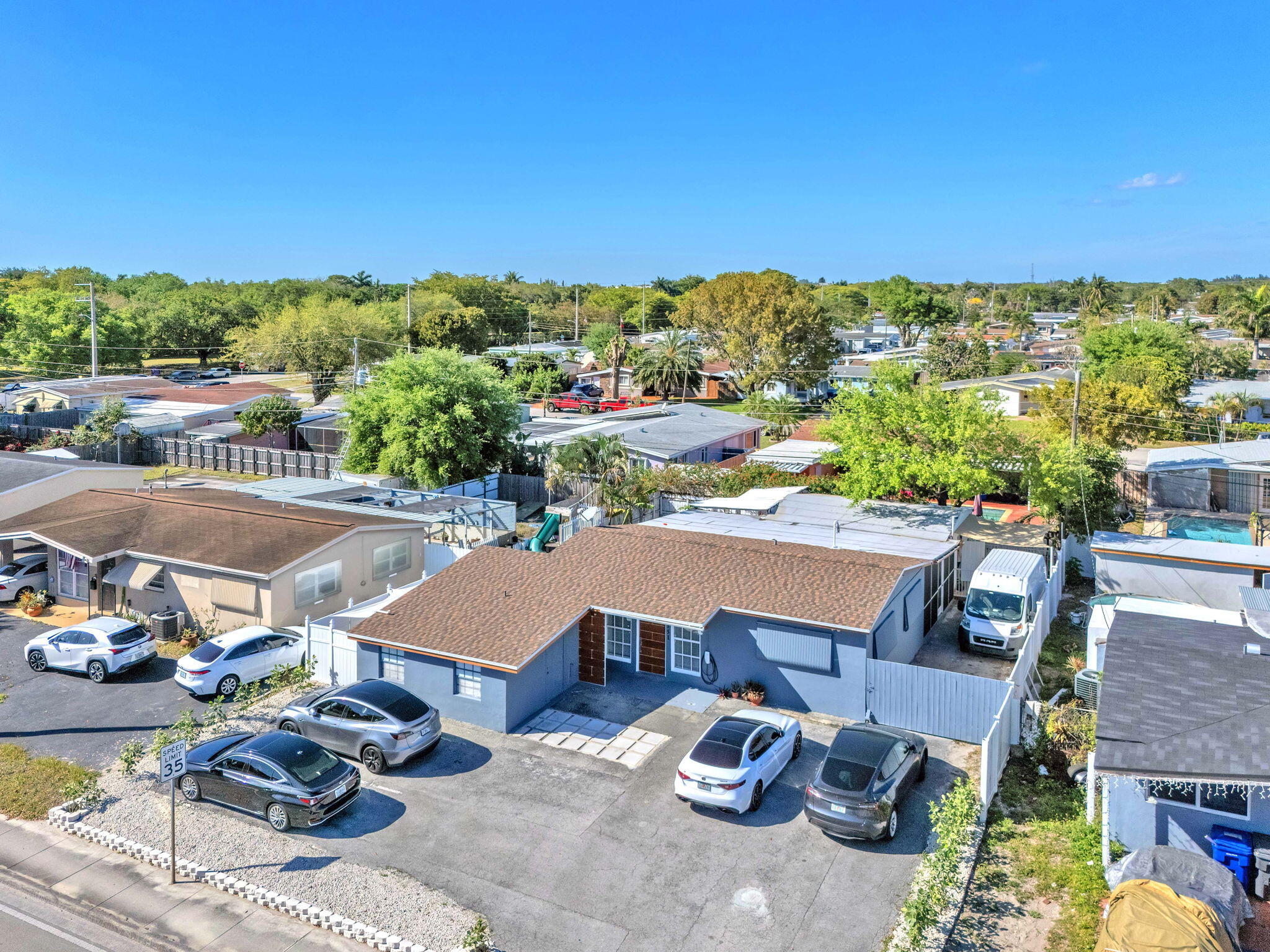 Foto de propiedad en 7151 Taft Street, Hollywood, FL 33024 Hollywood con MLS# 