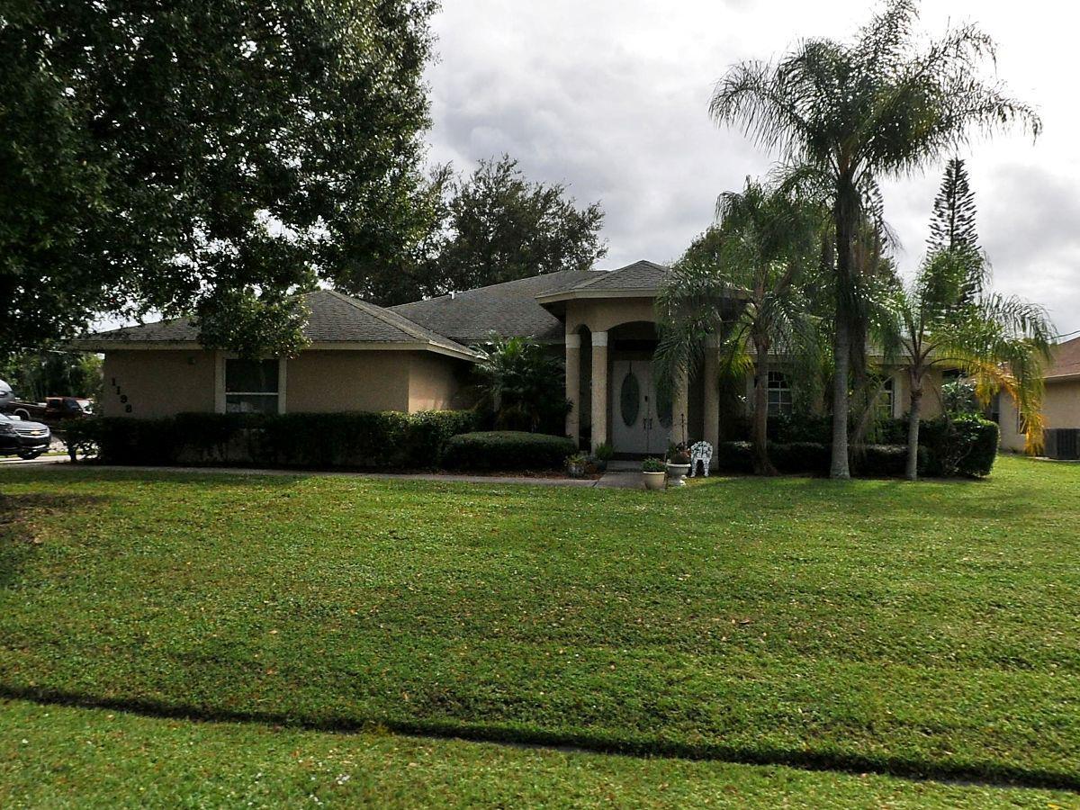 Foto de propiedad en 1198 SE Petunia Avenue, Port St. Lucie, FL 34952 Port St. Lucie con MLS# 