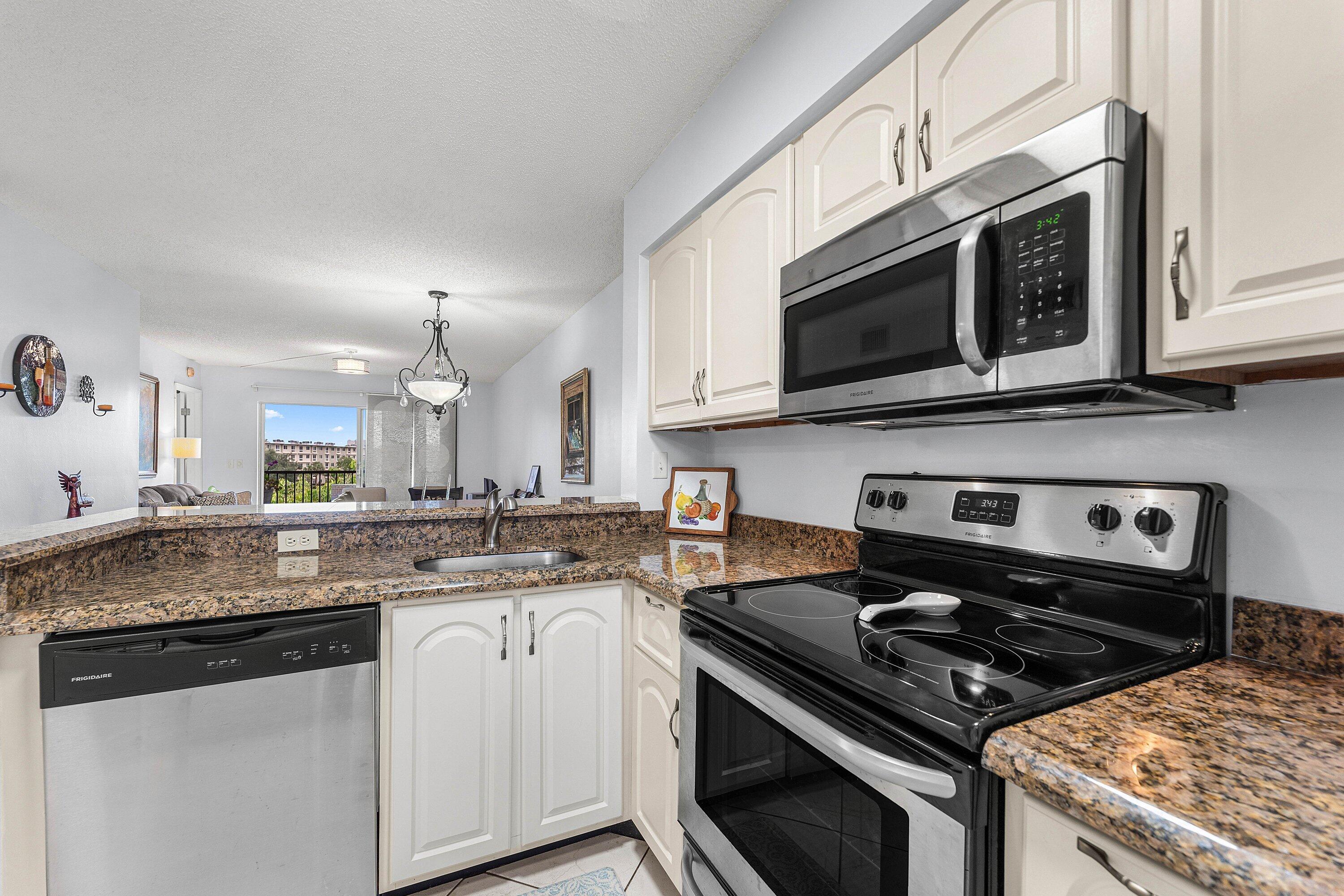 Foto de propiedad en 2222 N Cypress Bend Drive 403, Pompano Beach, FL 33069 Pompano Beach con MLS# 