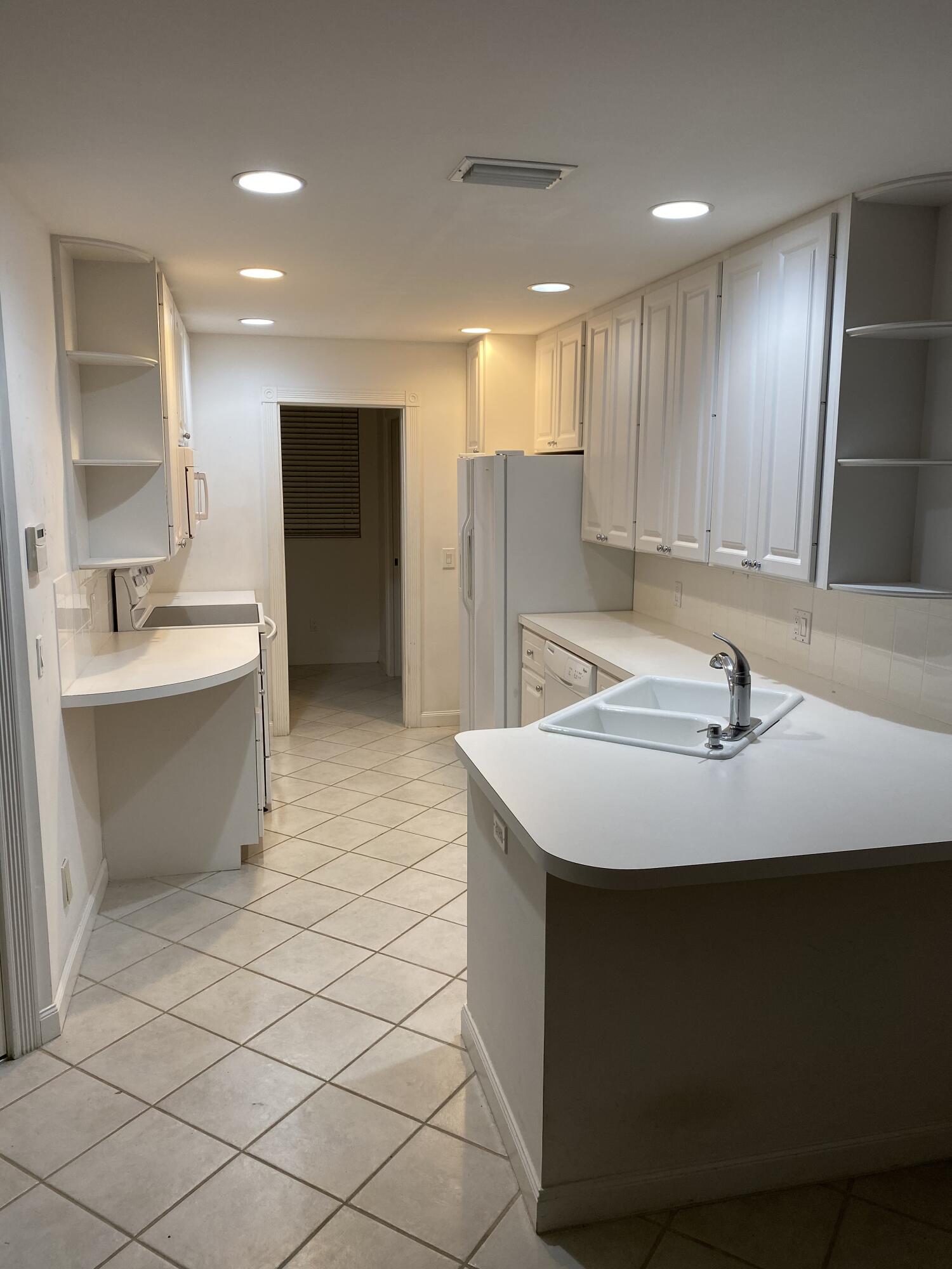 Foto de propiedad en 1947 Tigris Drive, West Palm Beach, FL 33411 West Palm Beach con MLS# 