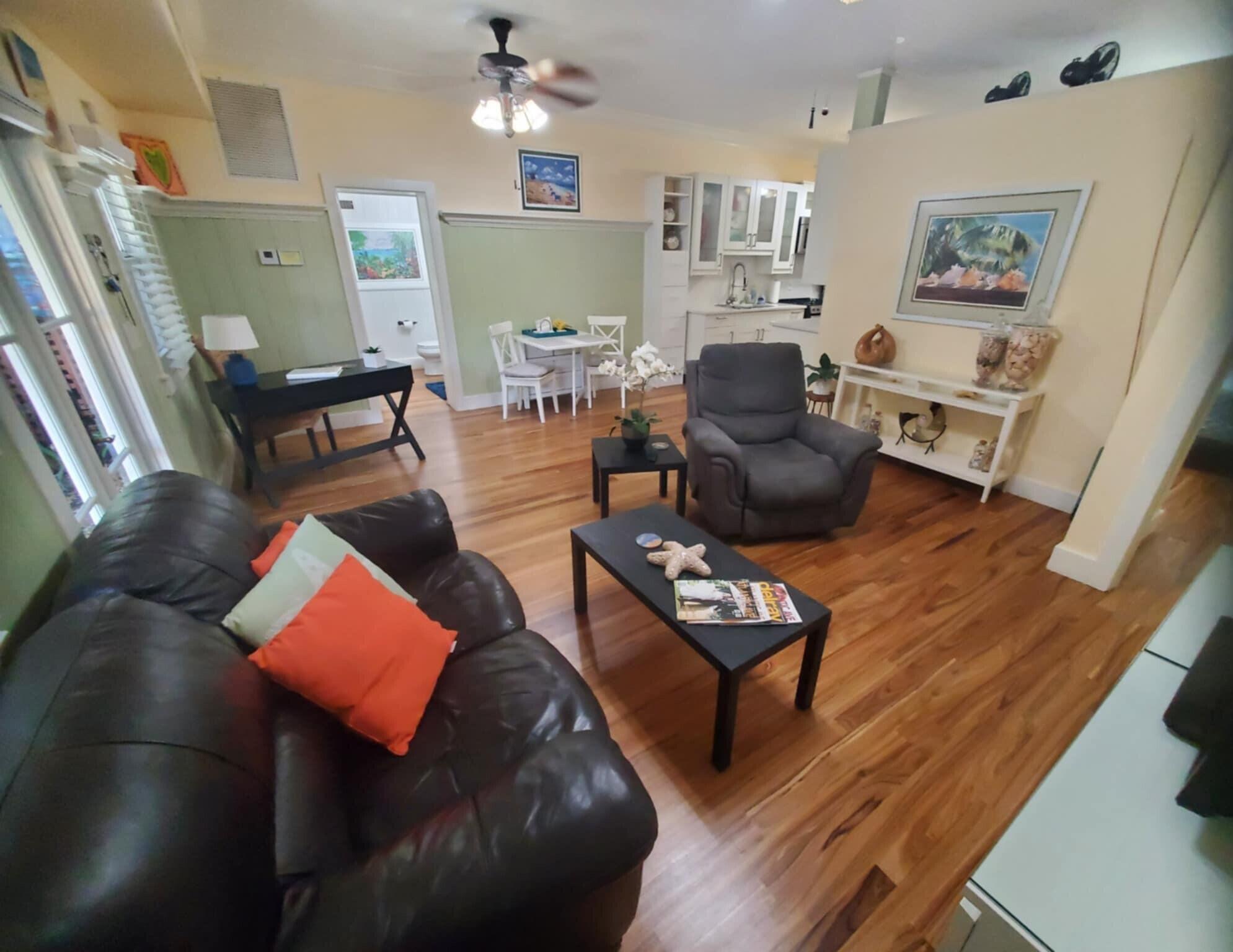 Foto de propiedad en 226 NE 1st Avenue Coco Palm Ste, Delray Beach, FL 33444 Delray Beach con MLS# 