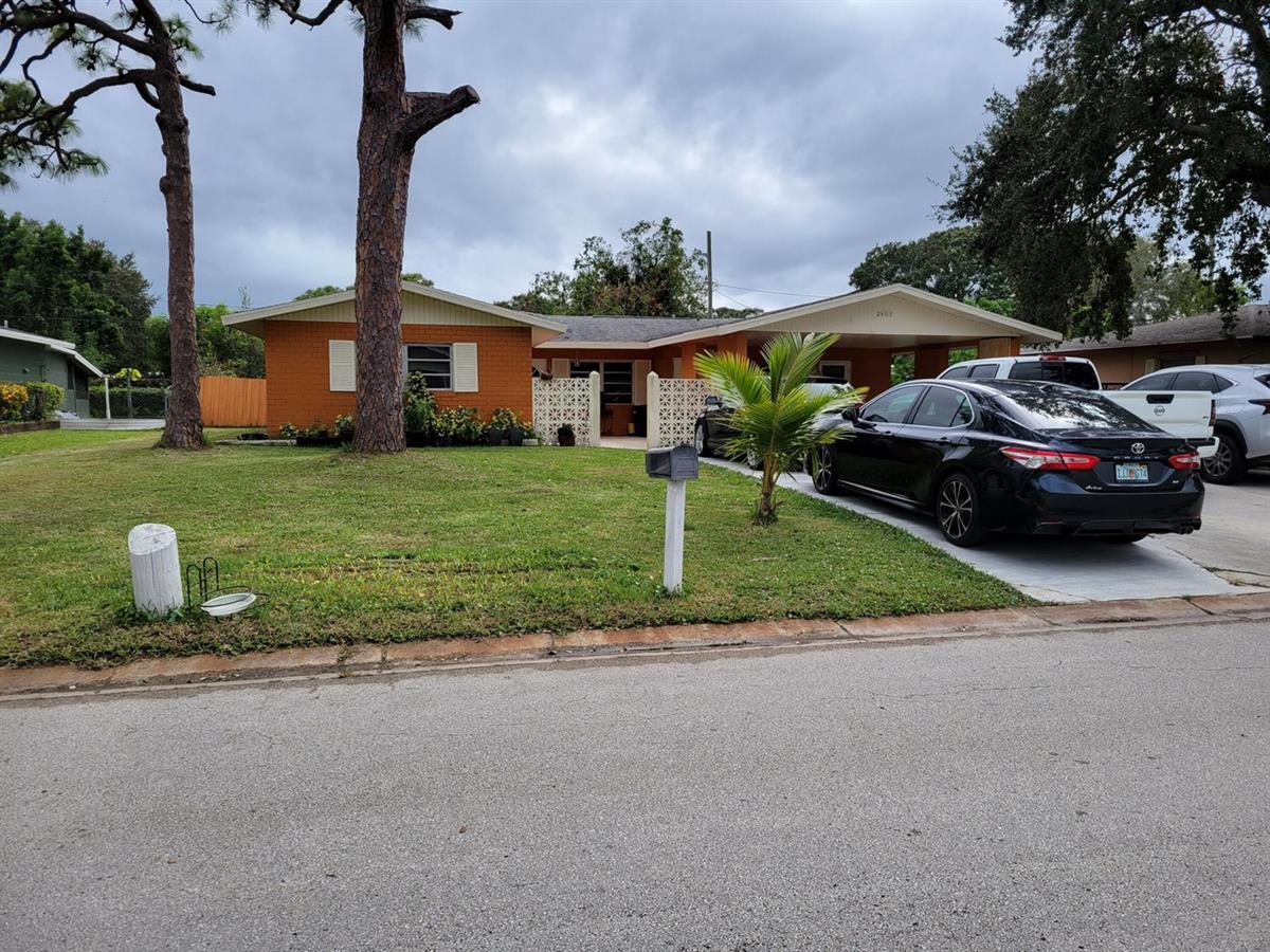 Foto de propiedad en 2405 Royal Palm Drive, Fort Pierce, FL 34982 Fort Pierce con MLS# 