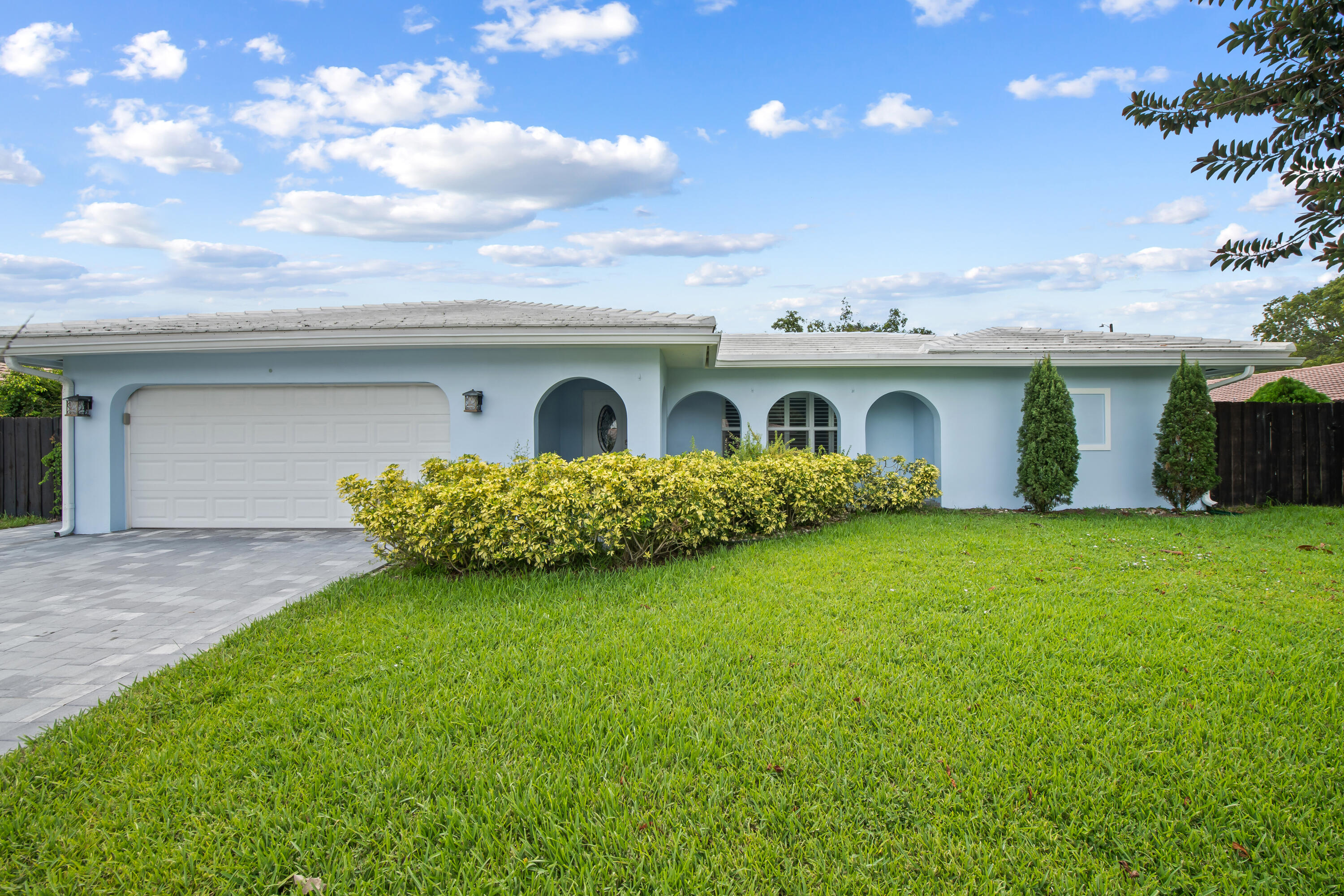 Foto de propiedad en 3244 NW 25th Way, Boca Raton, FL 33434 Boca Raton con MLS# 