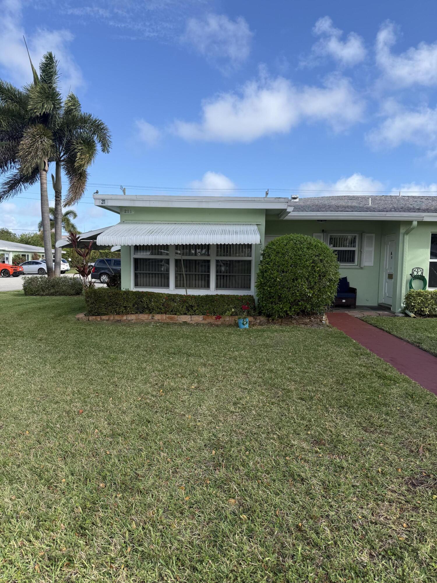Foto de propiedad en 211 Country Lane A, Boynton Beach, FL 33435 Boynton Beach con MLS# 