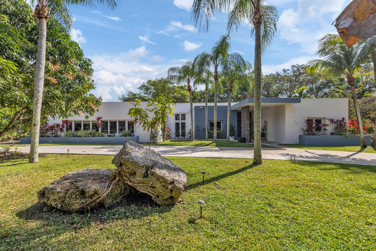 Foto de propiedad en 12301 SW 107th Avenue, Miami, FL 33176 Miami con MLS# 