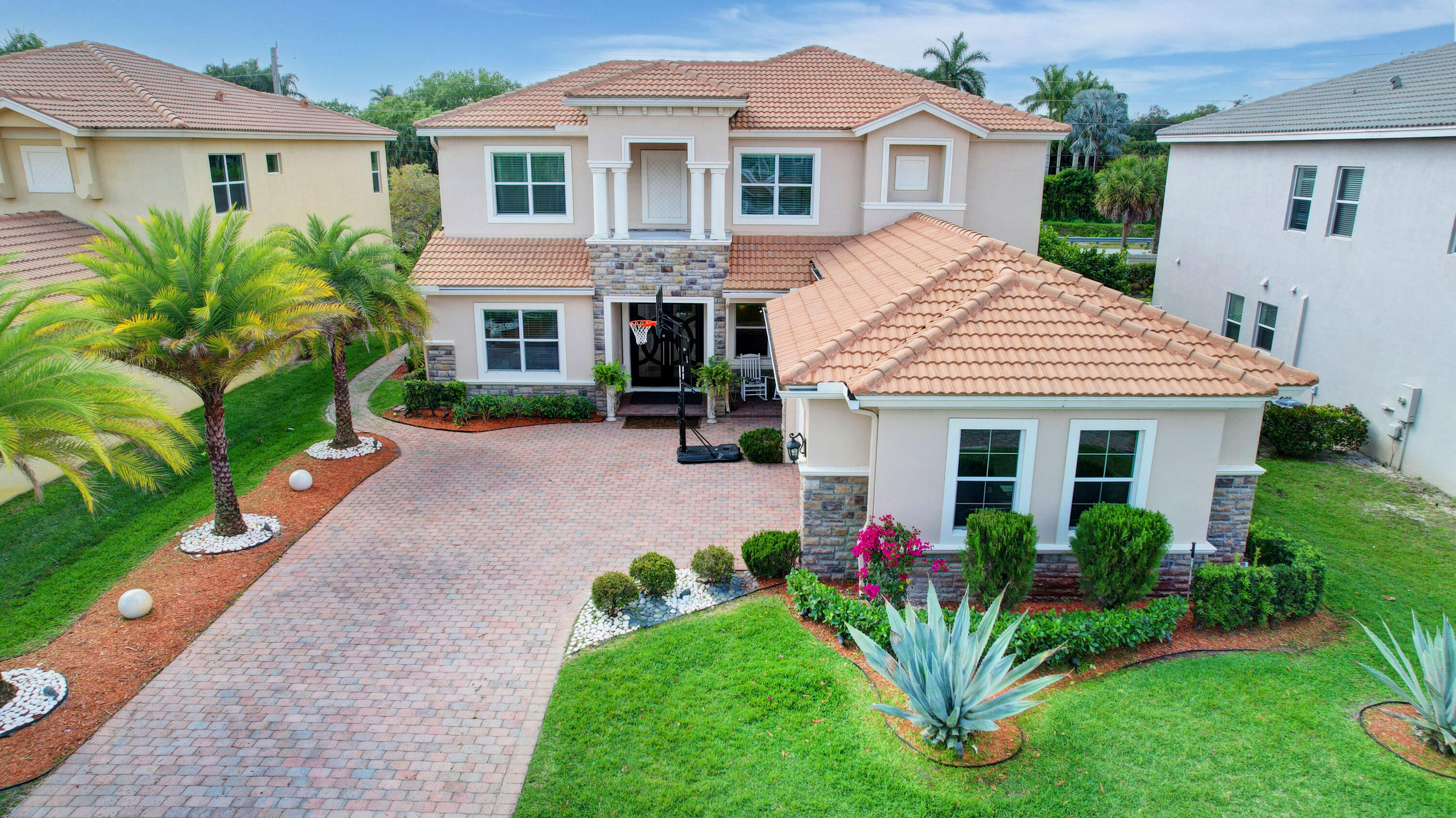 Foto de propiedad en 8952 Cypress Grove Lane, West Palm Beach, FL 33411 West Palm Beach con MLS# 