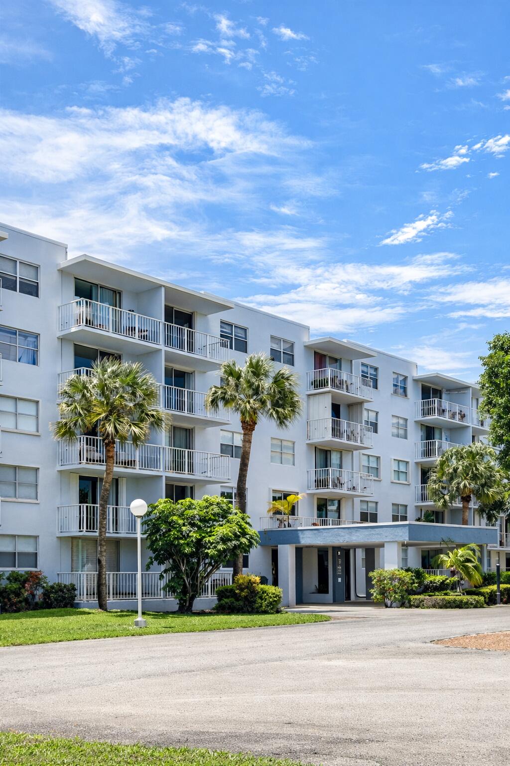 Foto de propiedad en 500 Executive Center Drive 2h, West Palm Beach, FL 33401 West Palm Beach con MLS# 