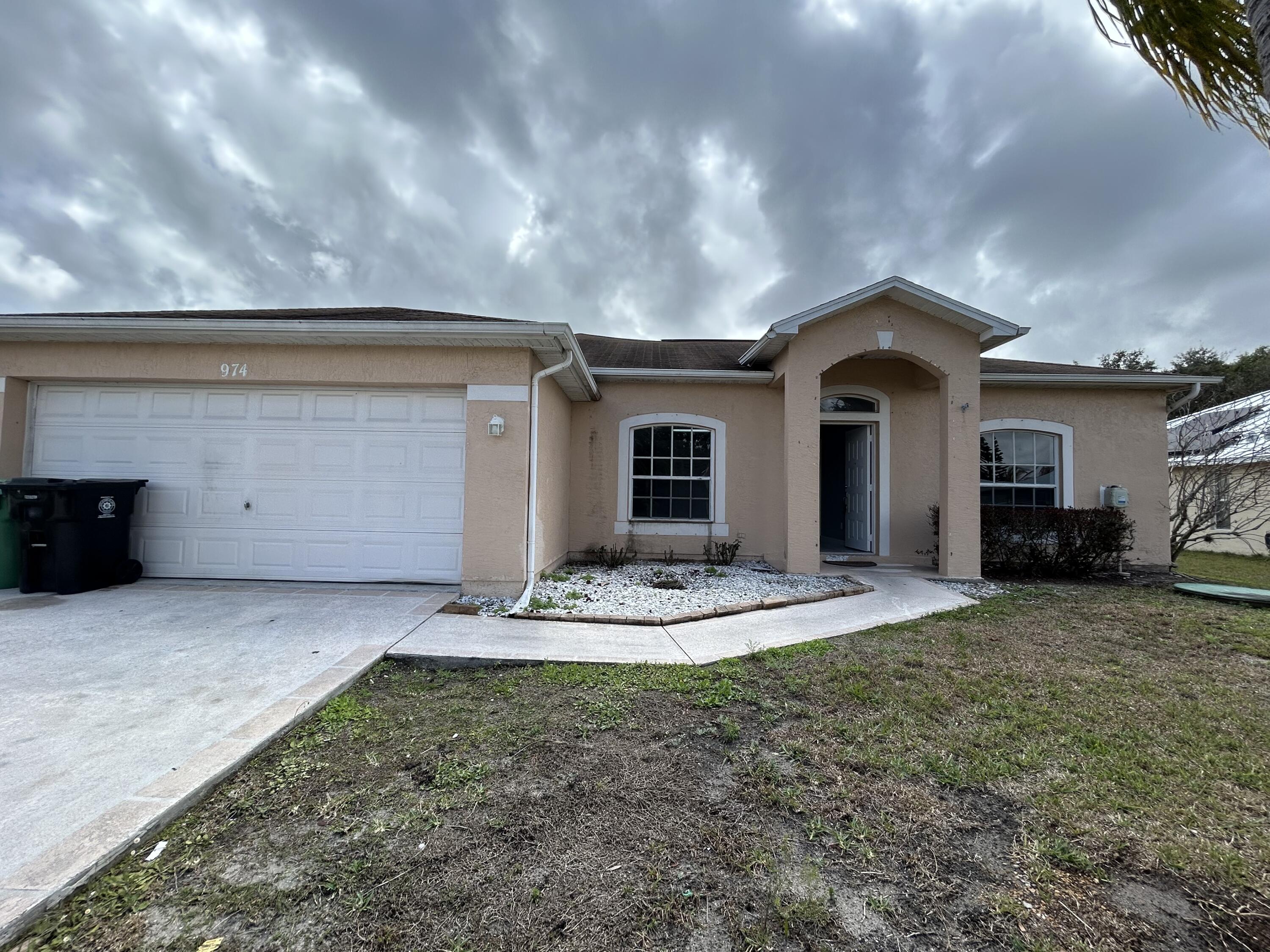 Alquilada 974 SE Albatross Avenue, Port St. Lucie, FL 34983, Port St. Lucie, FL 34983