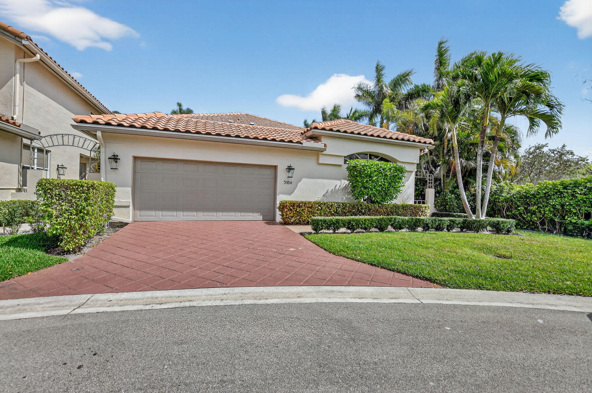 Foto de propiedad en 5184 NW 25th Way, Boca Raton, FL 33496 Boca Raton con MLS# 