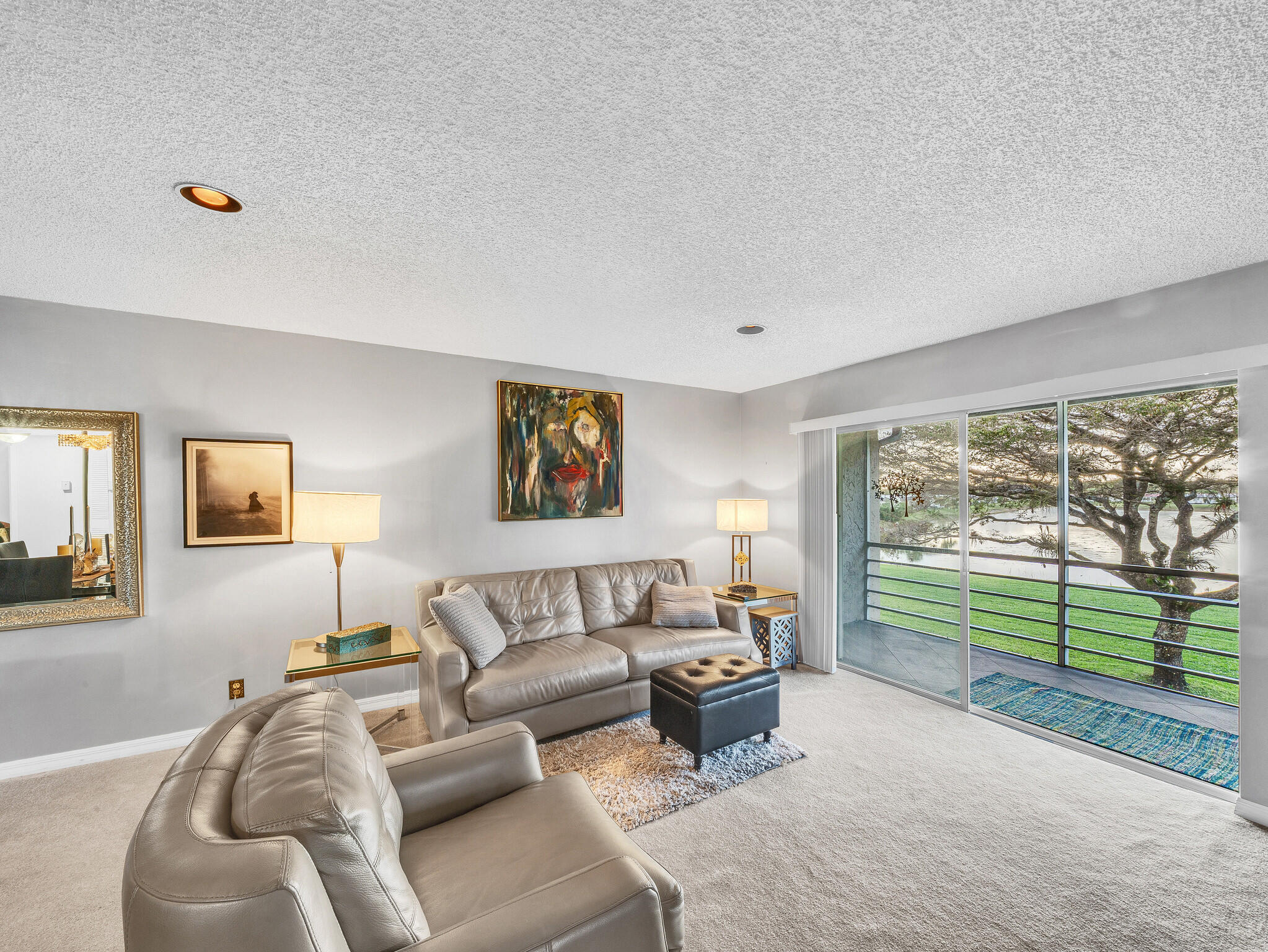 Foto de propiedad en 130 Lake Constance Drive, West Palm Beach, FL 33411 West Palm Beach con MLS# 