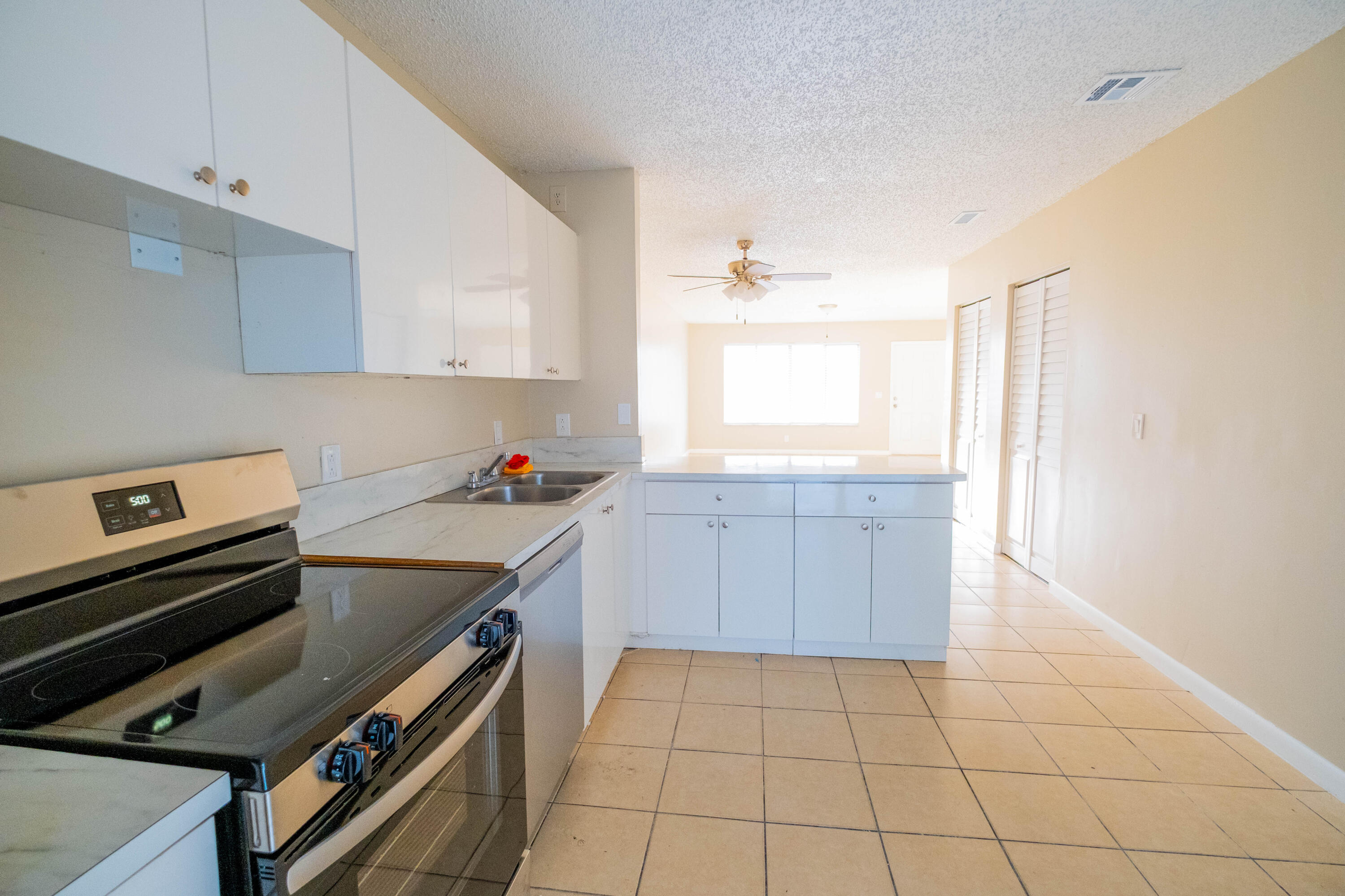 Foto de propiedad en 4763 Orleans Court C, West Palm Beach, FL 33415 West Palm Beach con MLS# 