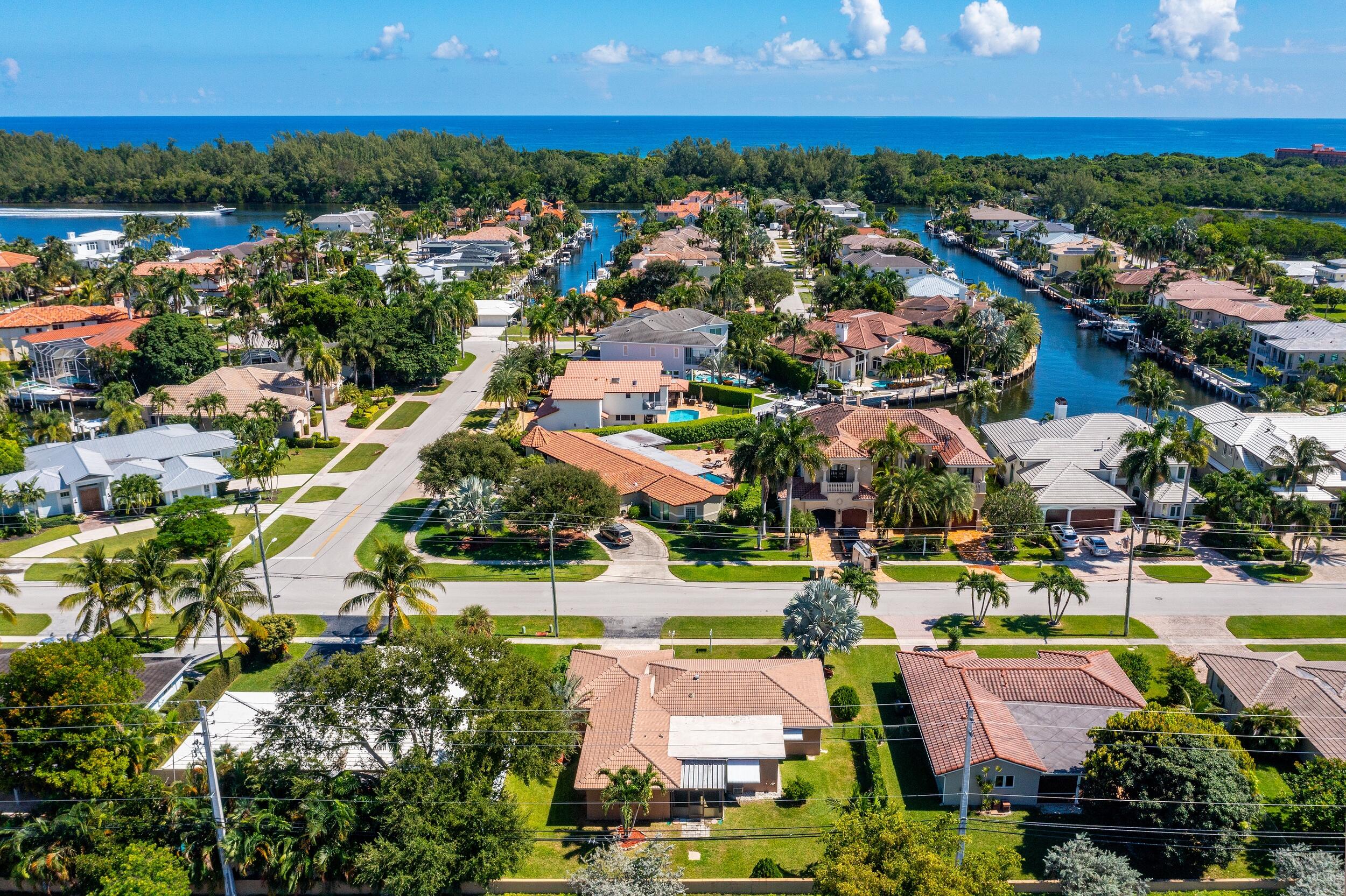 Foto de propiedad en 3363 NE 6th Drive, Boca Raton, FL 33431 Boca Raton con MLS# 