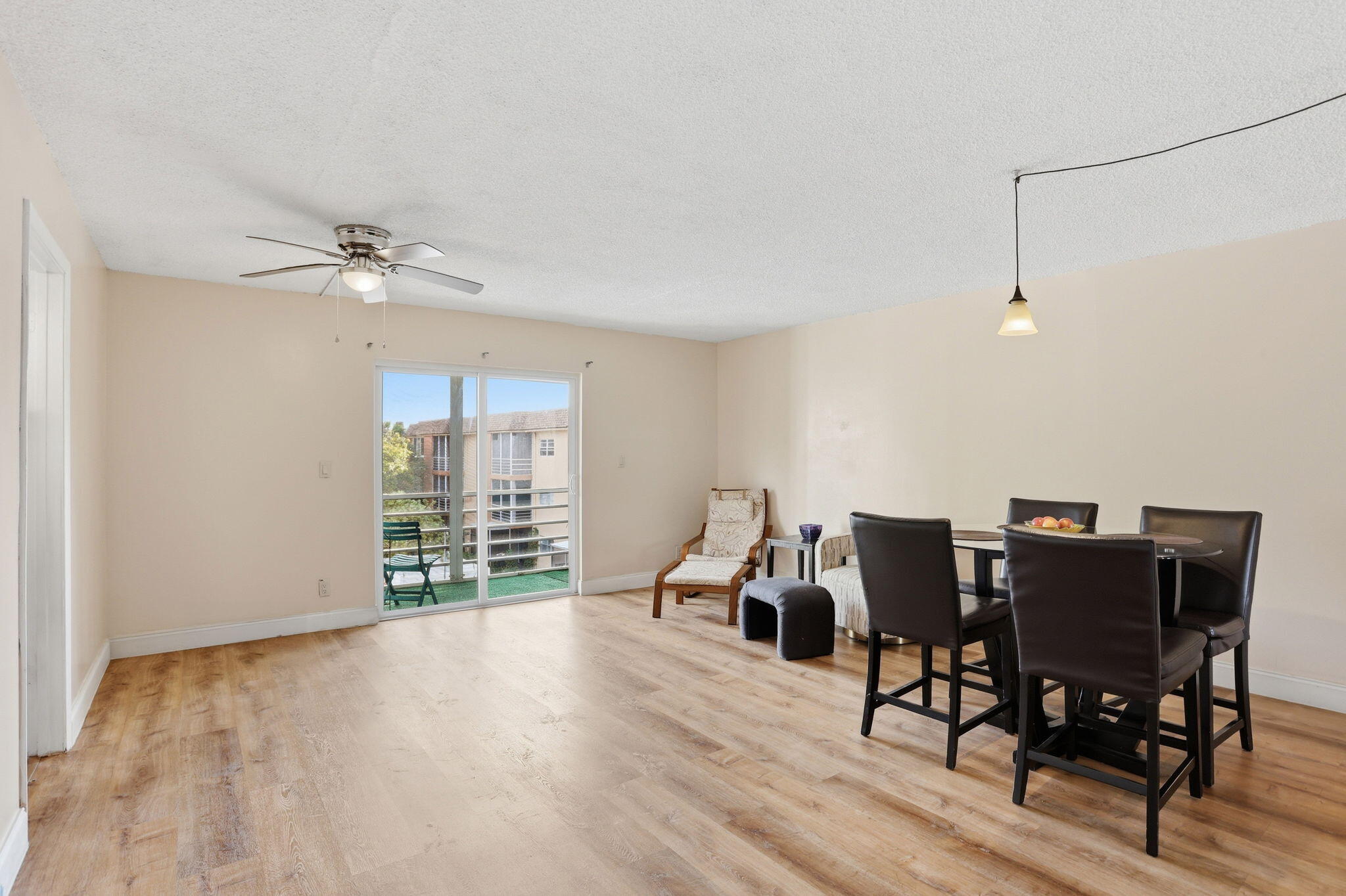 Foto de propiedad en 4161 NW 26th Street 308, Lauderhill, FL 33313 Lauderhill con MLS# 
