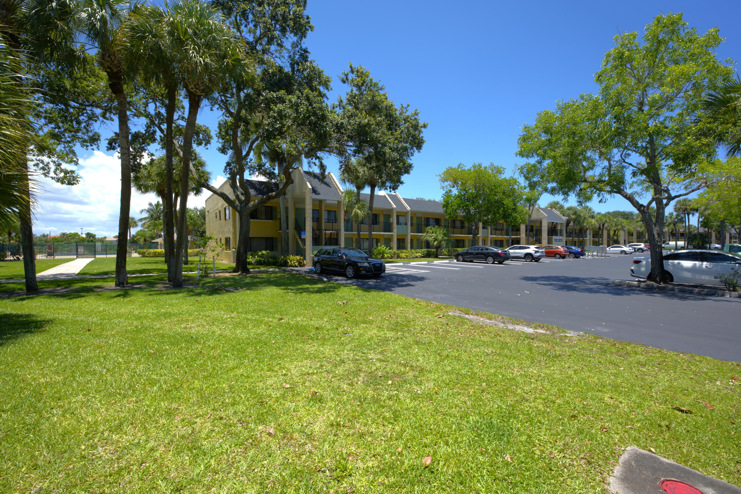 Foto de propiedad en 1509 Meadows Circle W, Boynton Beach, FL 33436 Boynton Beach con MLS# 