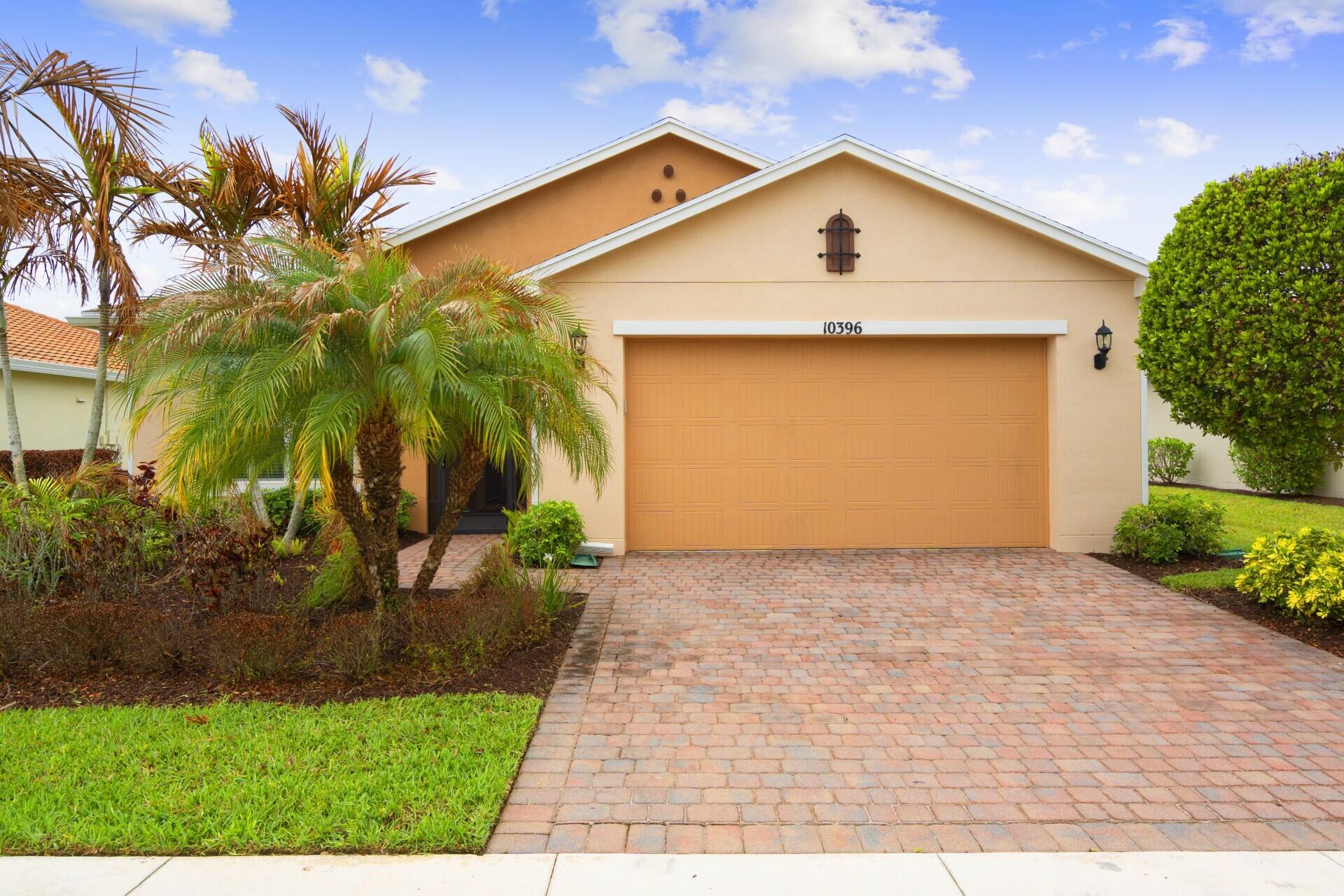 Foto de propiedad en 10396 SW Ligustrum Drive, Port St. Lucie, FL 34987 Port St. Lucie con MLS# 