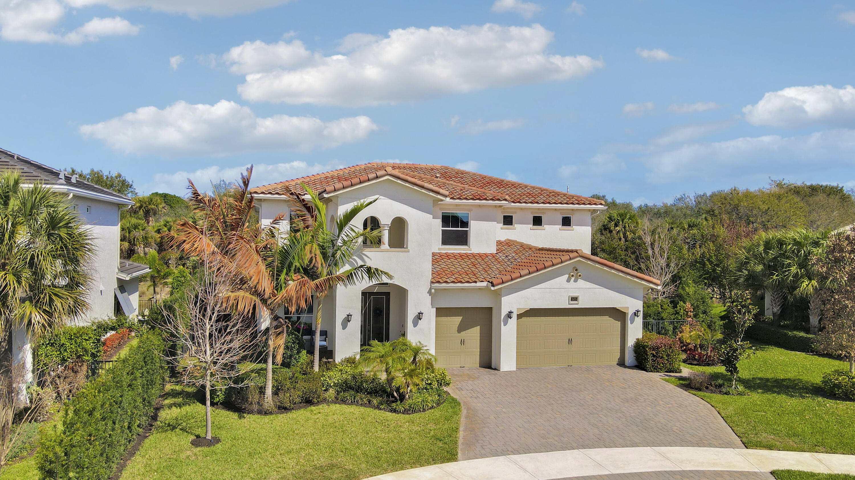 Foto de propiedad en 2475 NE Evinrude Circle, Jensen Beach, FL 34957 Jensen Beach con MLS# 