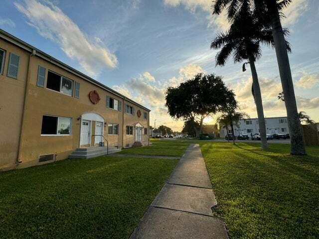 Foto de propiedad en 206 NW 84th Street 206, Miami, FL 33150 Miami con MLS# 