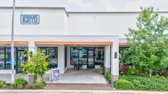 Foto de propiedad en S University Drive, Plantation, FL 33324 Plantation con MLS# 