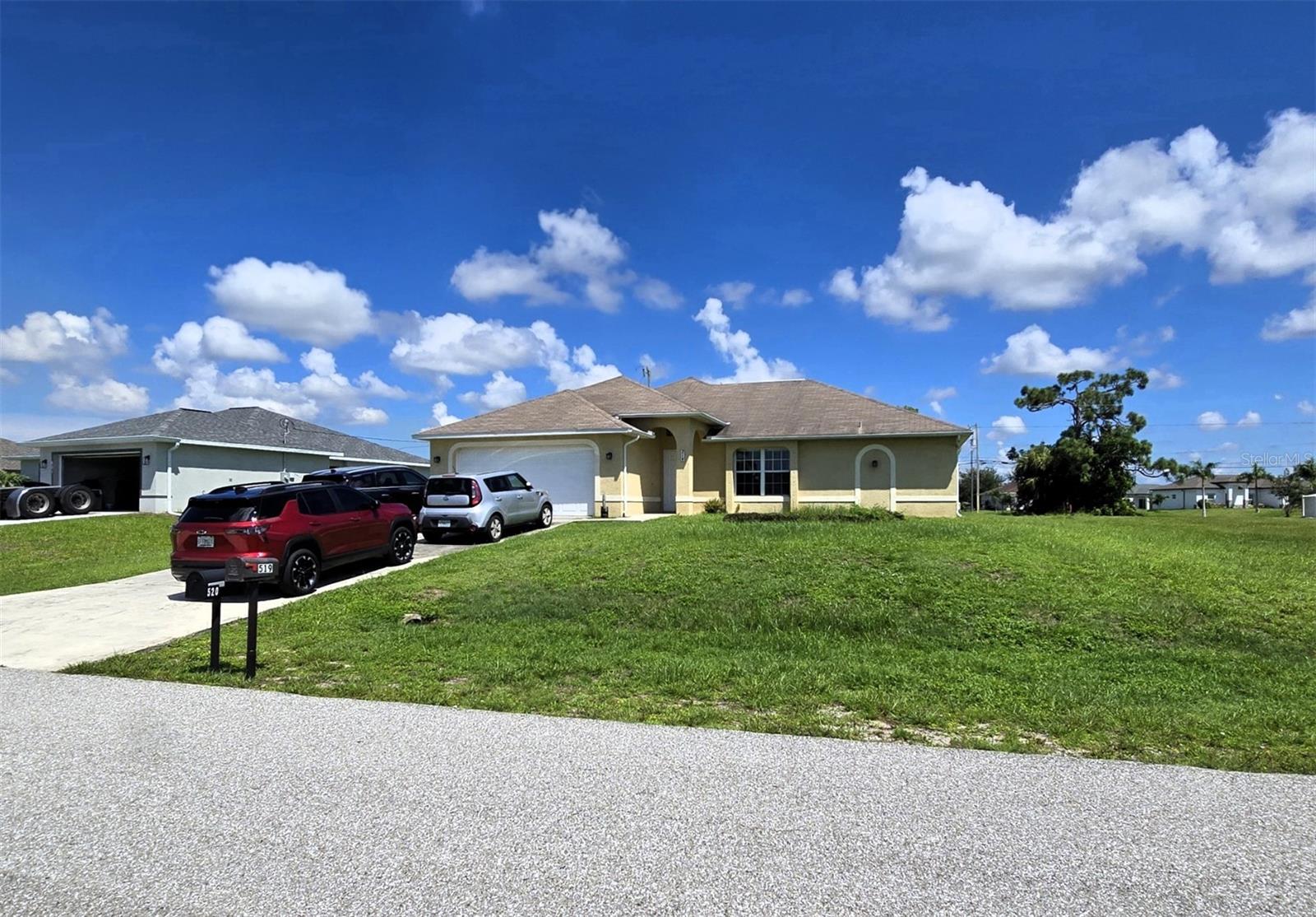 Foto de propiedad en 519 NW 26TH ST CAPE CORAL con MLS# S5133021