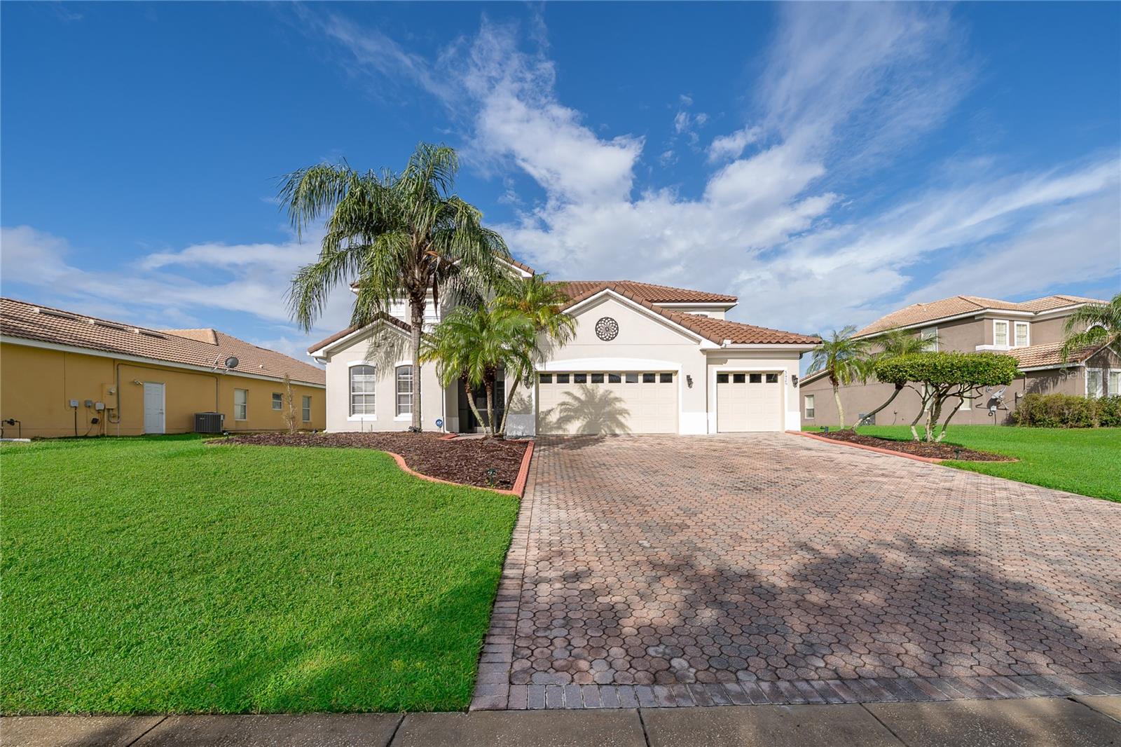 Foto de propiedad en 3426 HARBORSIDE CT KISSIMMEE con MLS# S5136344