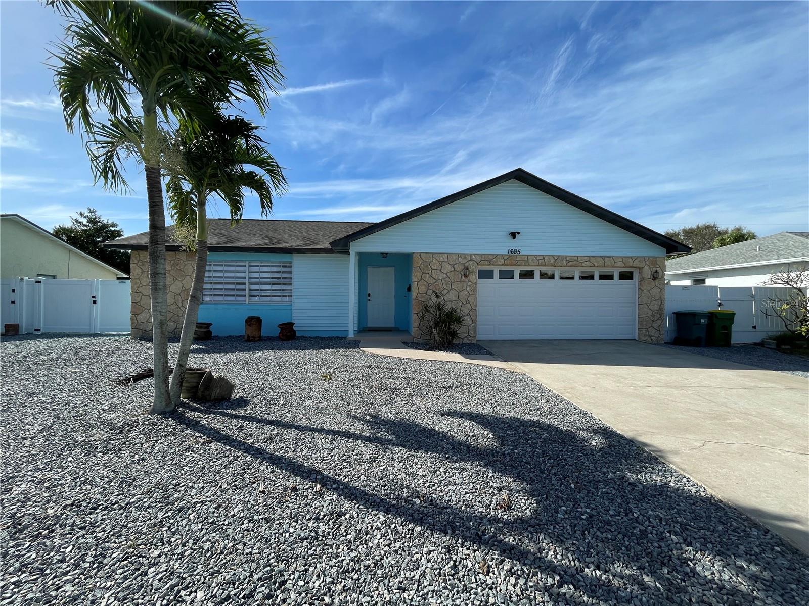Foto de propiedad en 1695 N BANANA RIVER DR MERRITT ISLAND con MLS# S5138517
