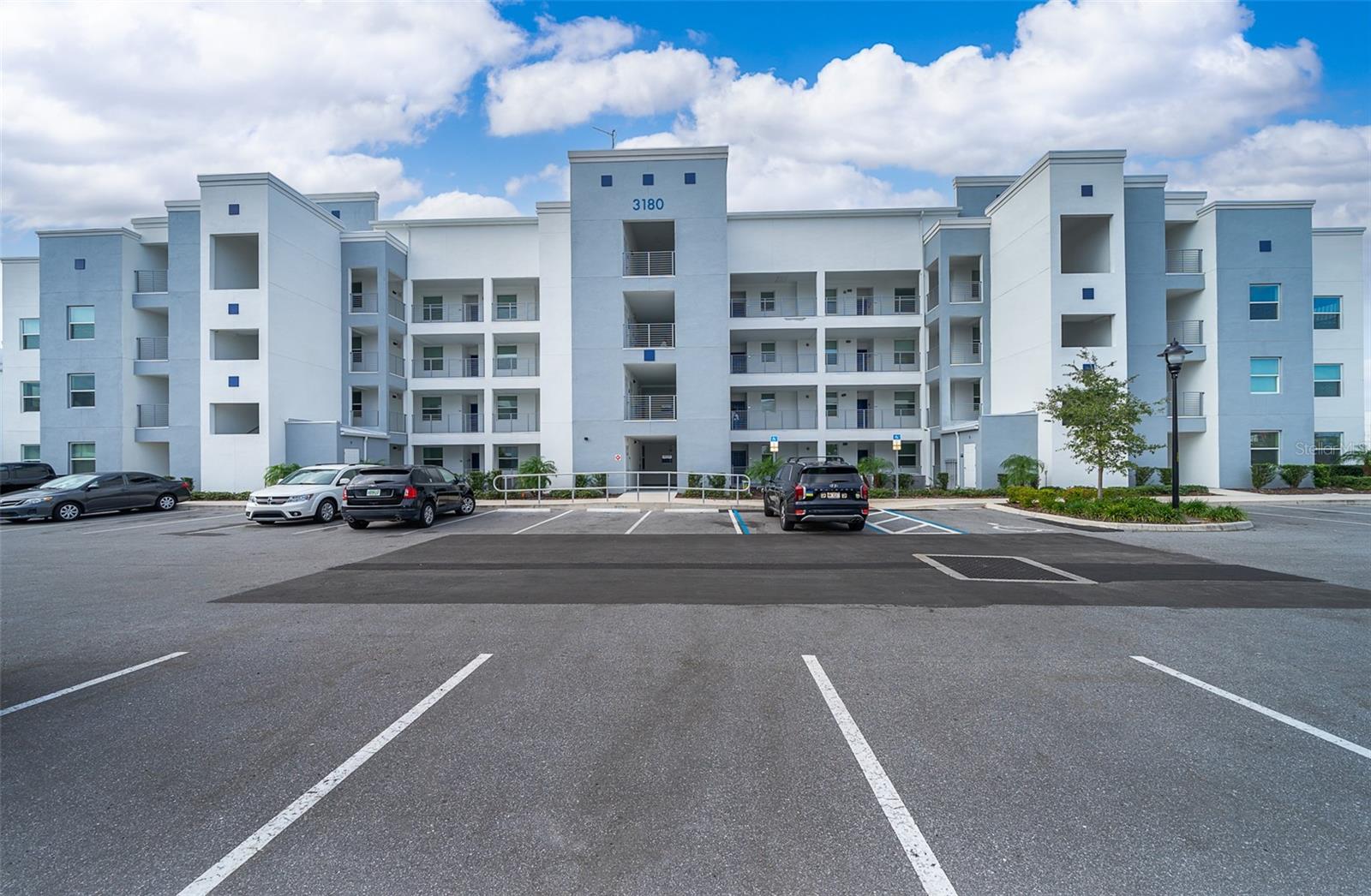 Foto de propiedad en 3180 PARADOX CIR #108 KISSIMMEE con MLS# S5140982