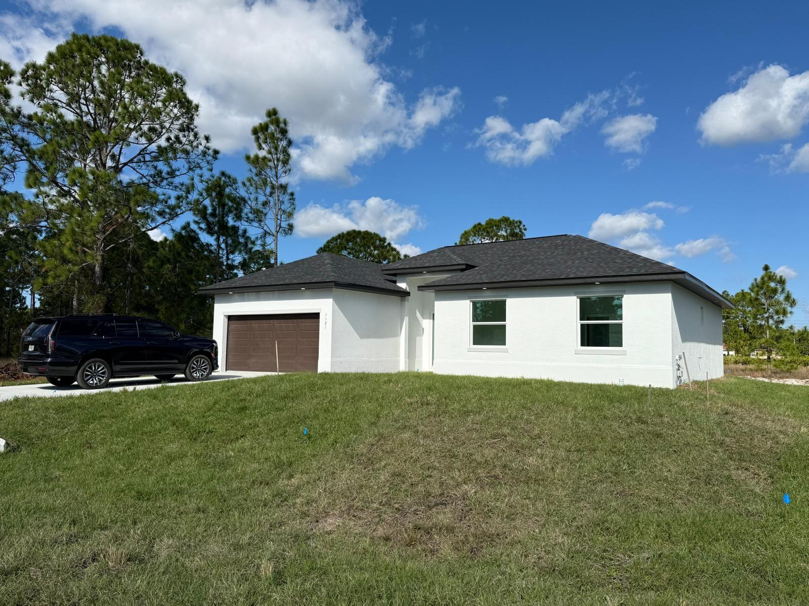 Foto de propiedad en 1121 FLORENCE ST E LEHIGH ACRES con MLS# S5142602