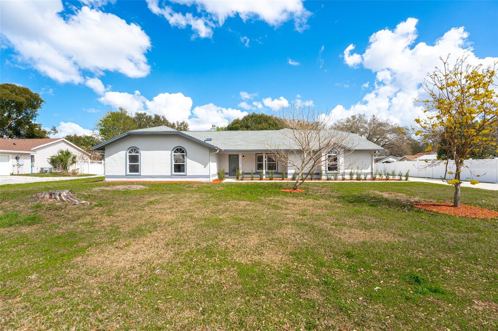 En Venta 5521 OAK ST, MOUNT DORA, FL 32757