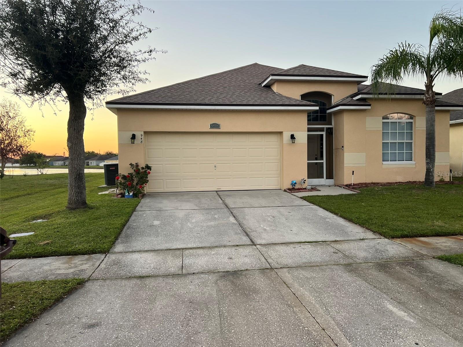 Foto de propiedad en 948 HACIENDA CIR KISSIMMEE con MLS# S5146282