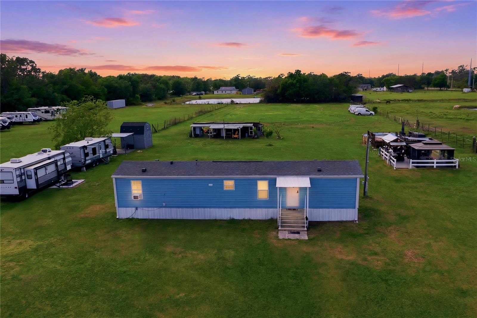Foto de propiedad en 3834 HIXON AVE ST CLOUD con MLS# S5147202