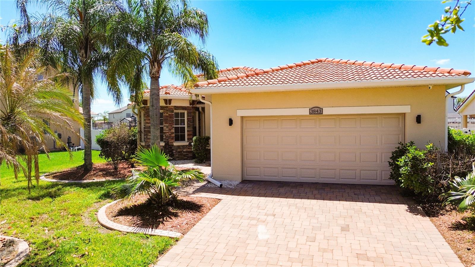 Foto de propiedad en 3843 GOLDEN KNOT DR KISSIMMEE con MLS# S5147803