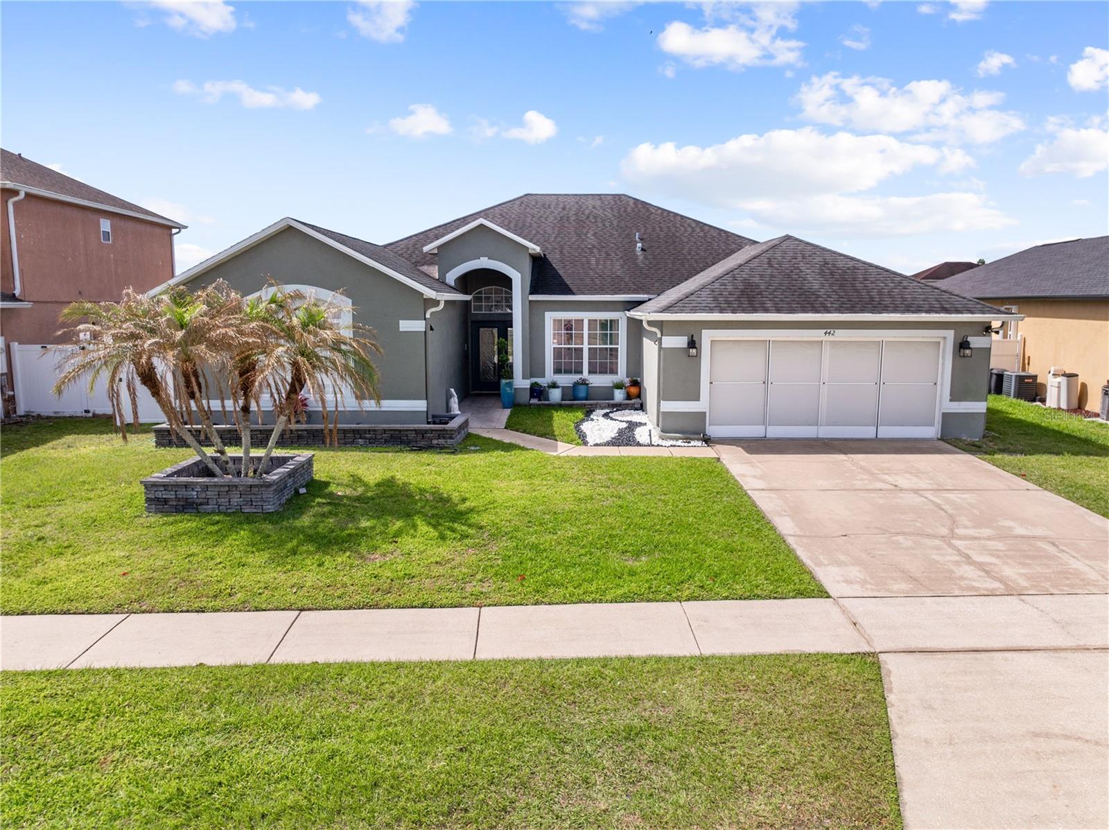 Foto de propiedad en 442 TAMARIND PARKE LN KISSIMMEE con MLS# S5148605