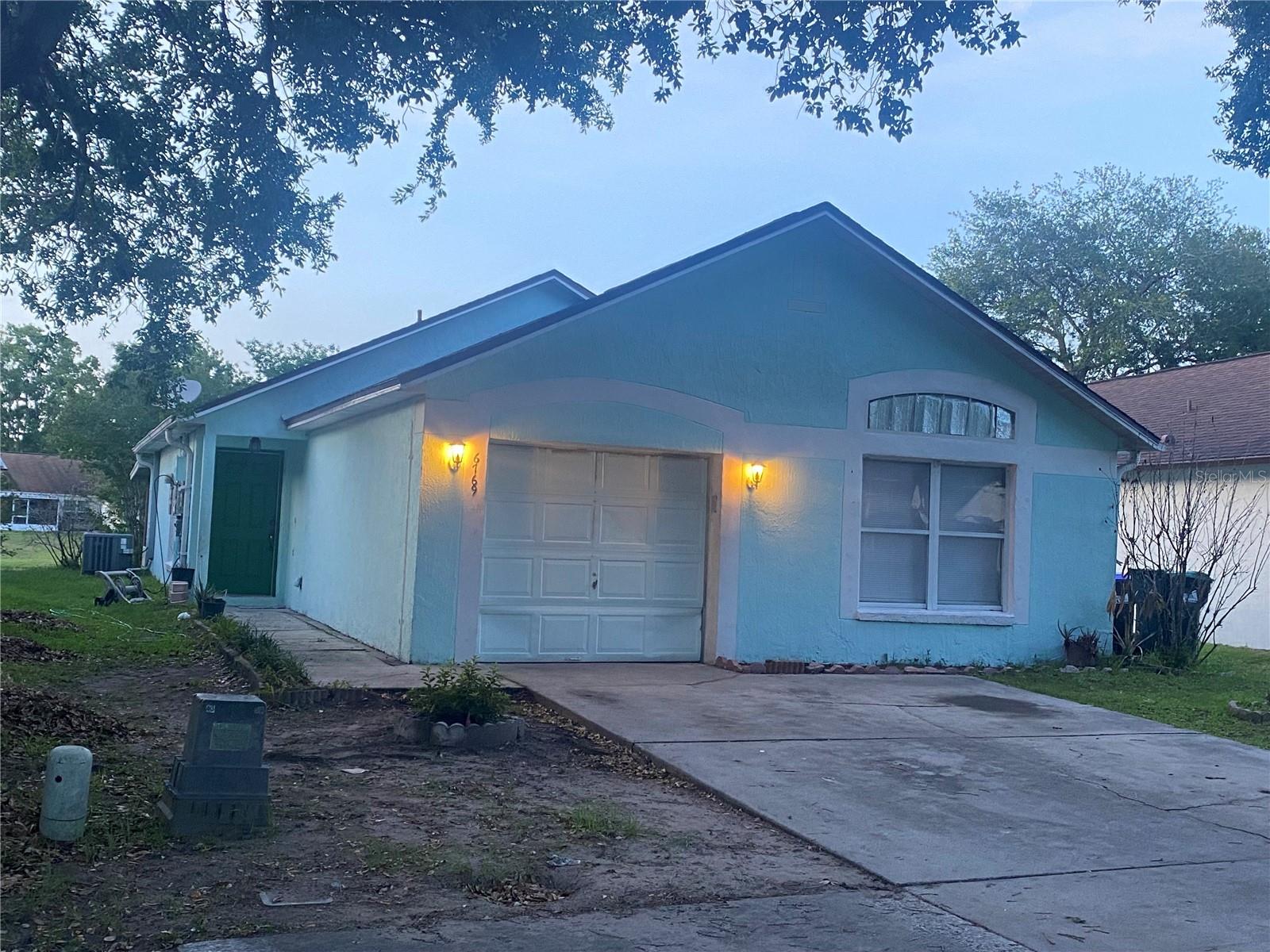En Venta 6769 EBANS BND, ORLANDO, FL 32807