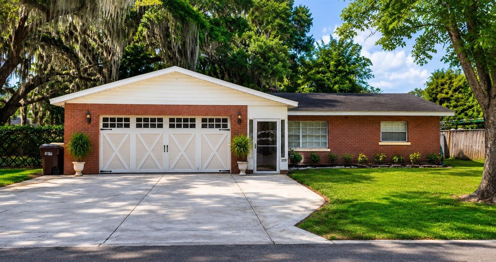 Foto de propiedad en 1215 LAKESHORE BLVD ST CLOUD con MLS# S5149864