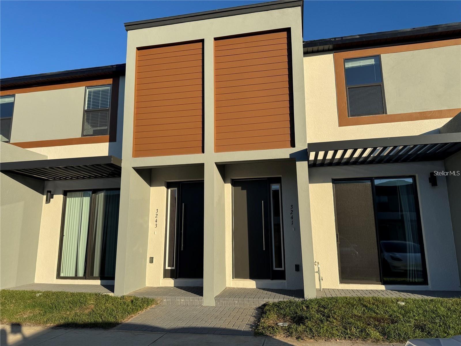 Foto de propiedad en 3243 SUSTAINABLE WAY KISSIMMEE con MLS# S5150504